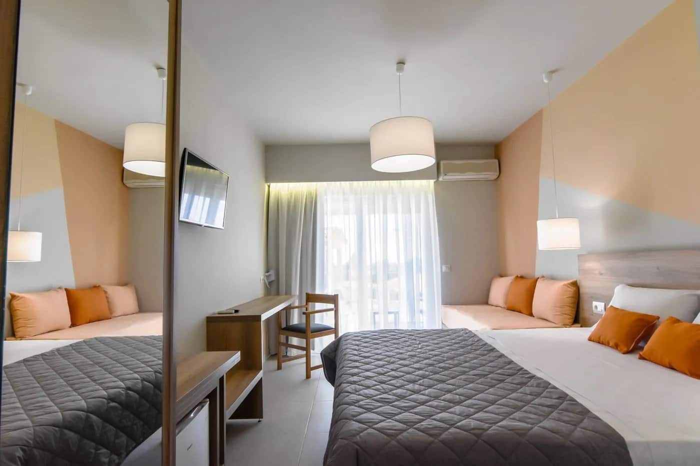 <p>Superior-huone</p>