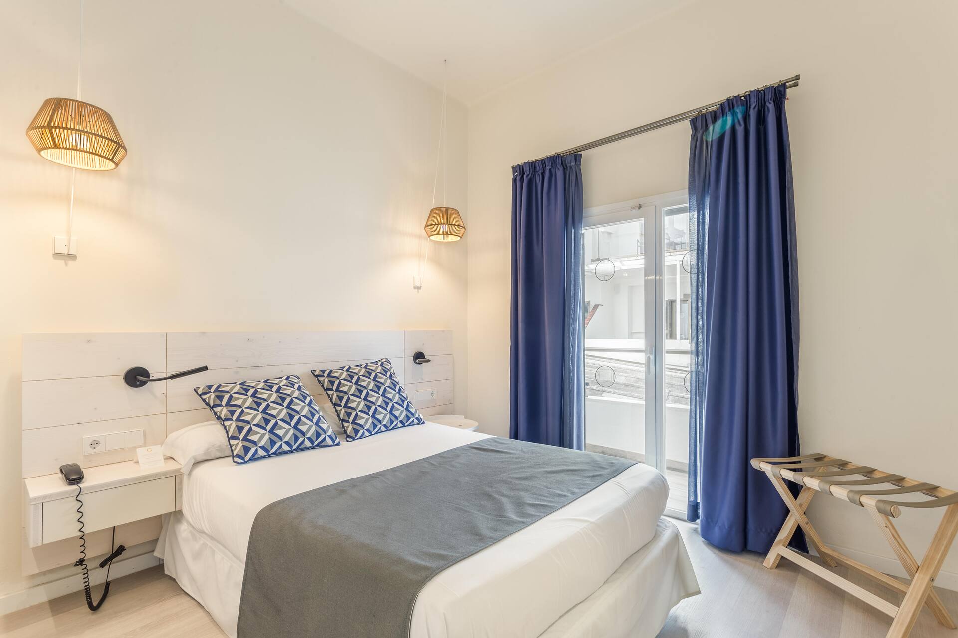 <p>kahden hengen huone</p>