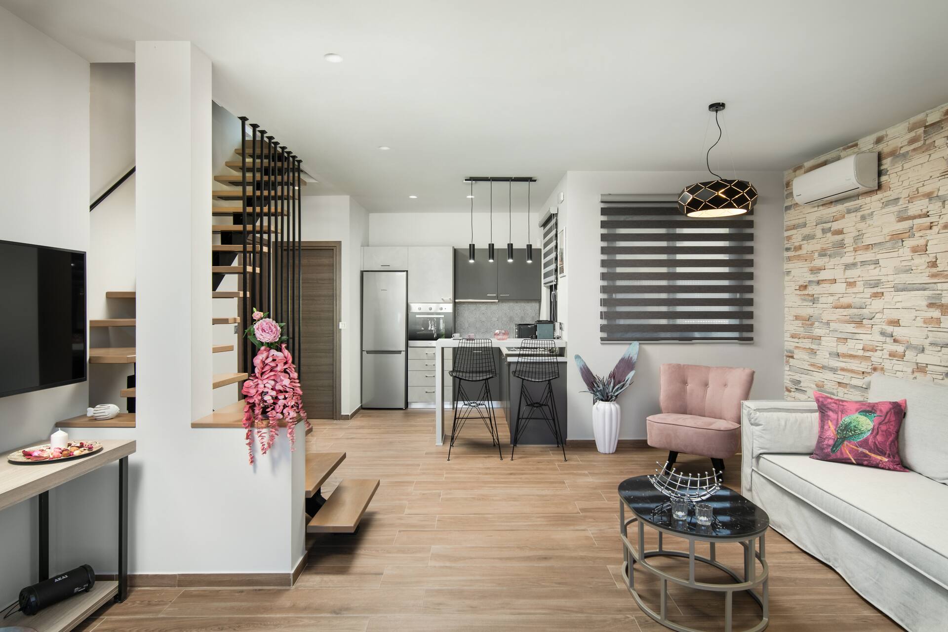 <p>Pink Yasmyr Villa</p>