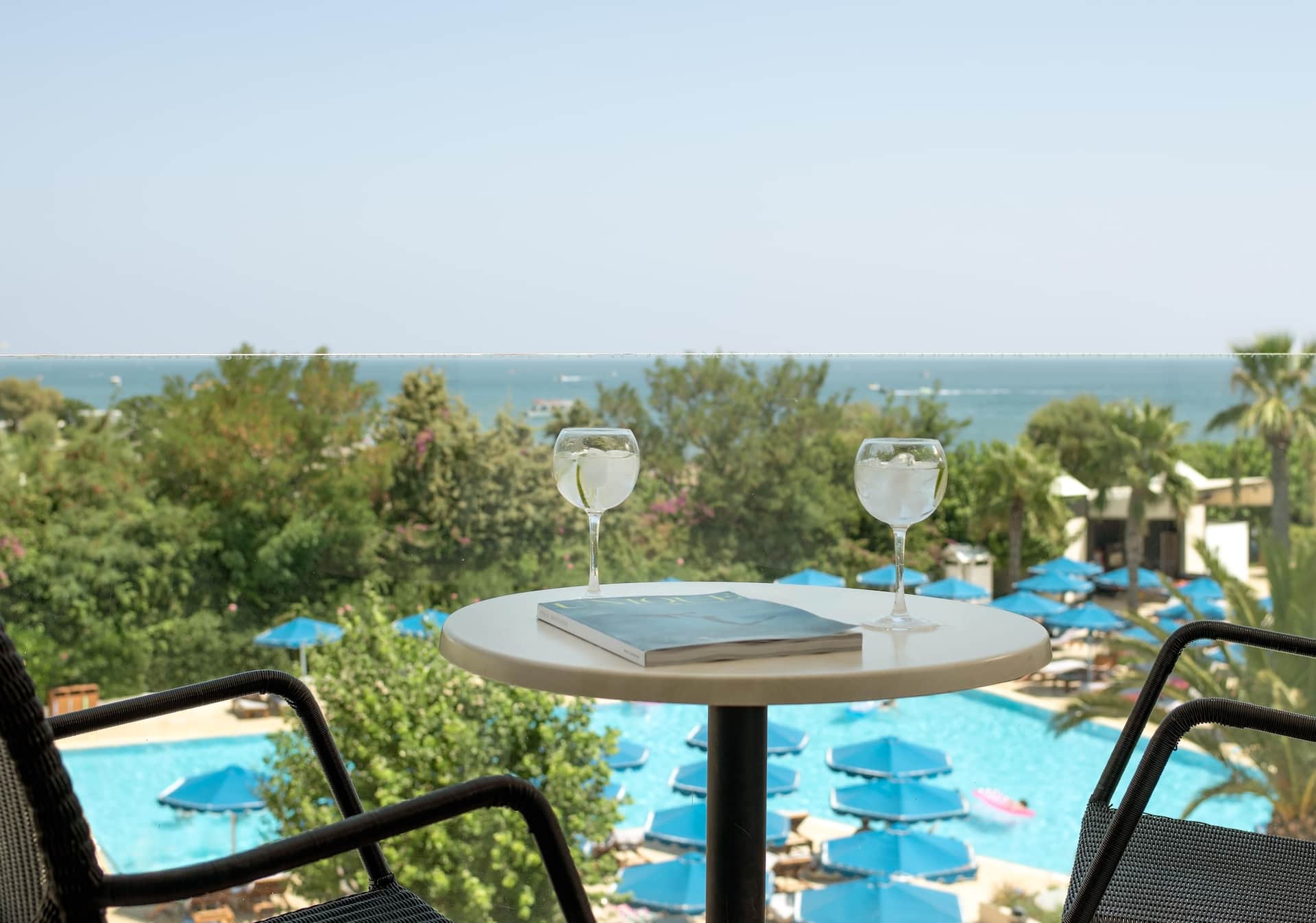 <p>Twin-huone, merinäköala</p>