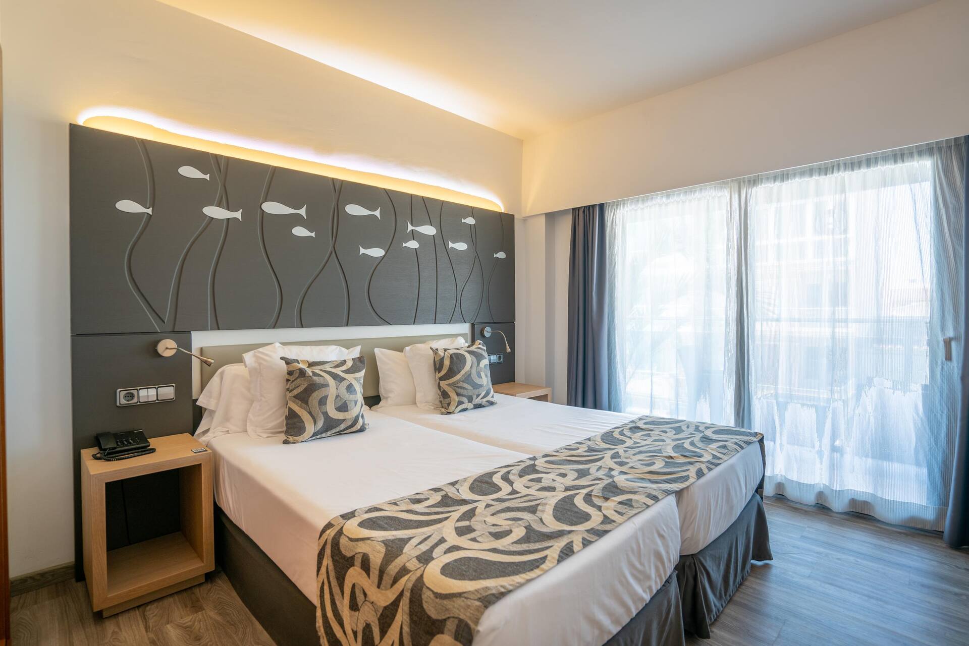 <p>kahden hengen huone</p>