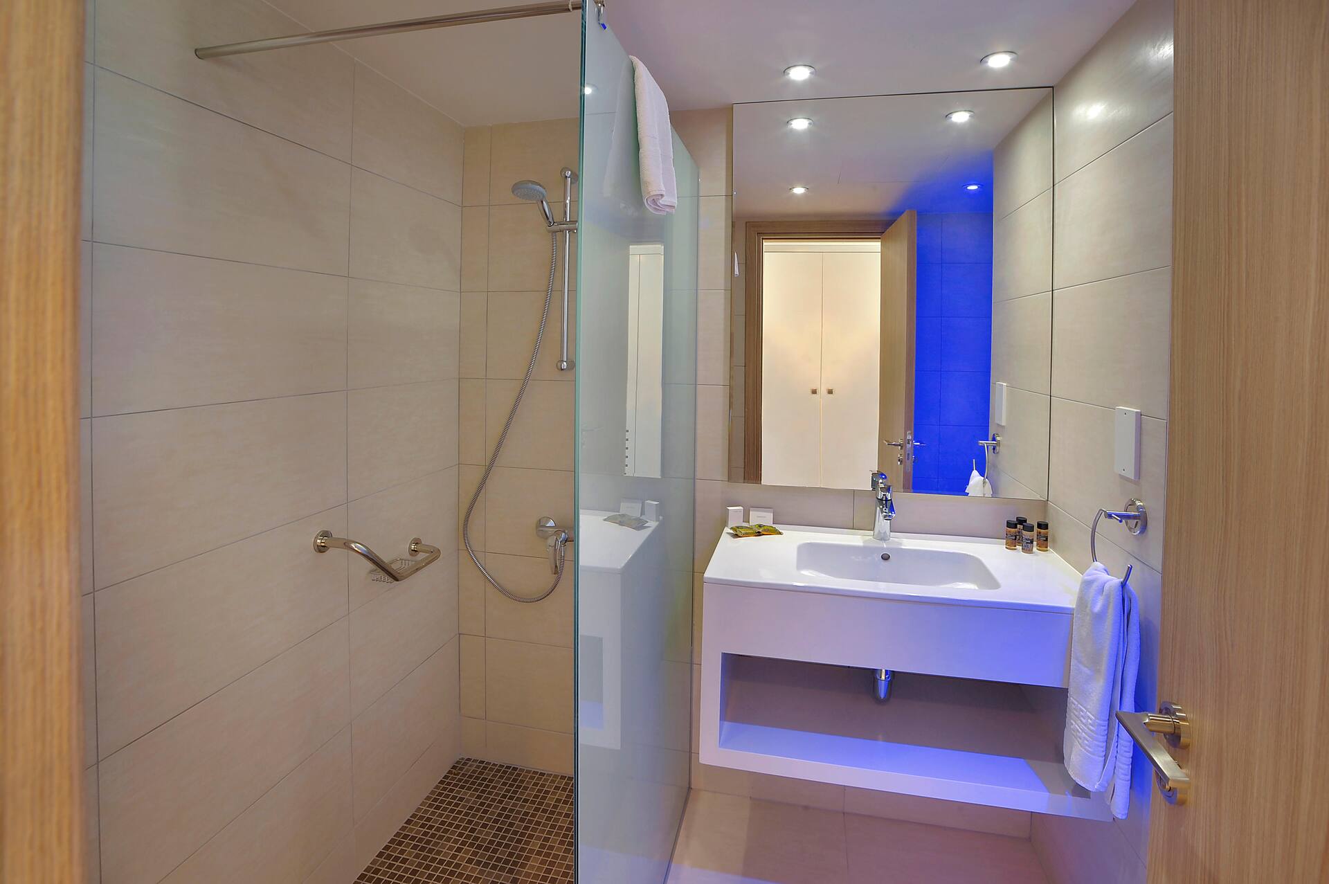 <p>Superior-huone</p>