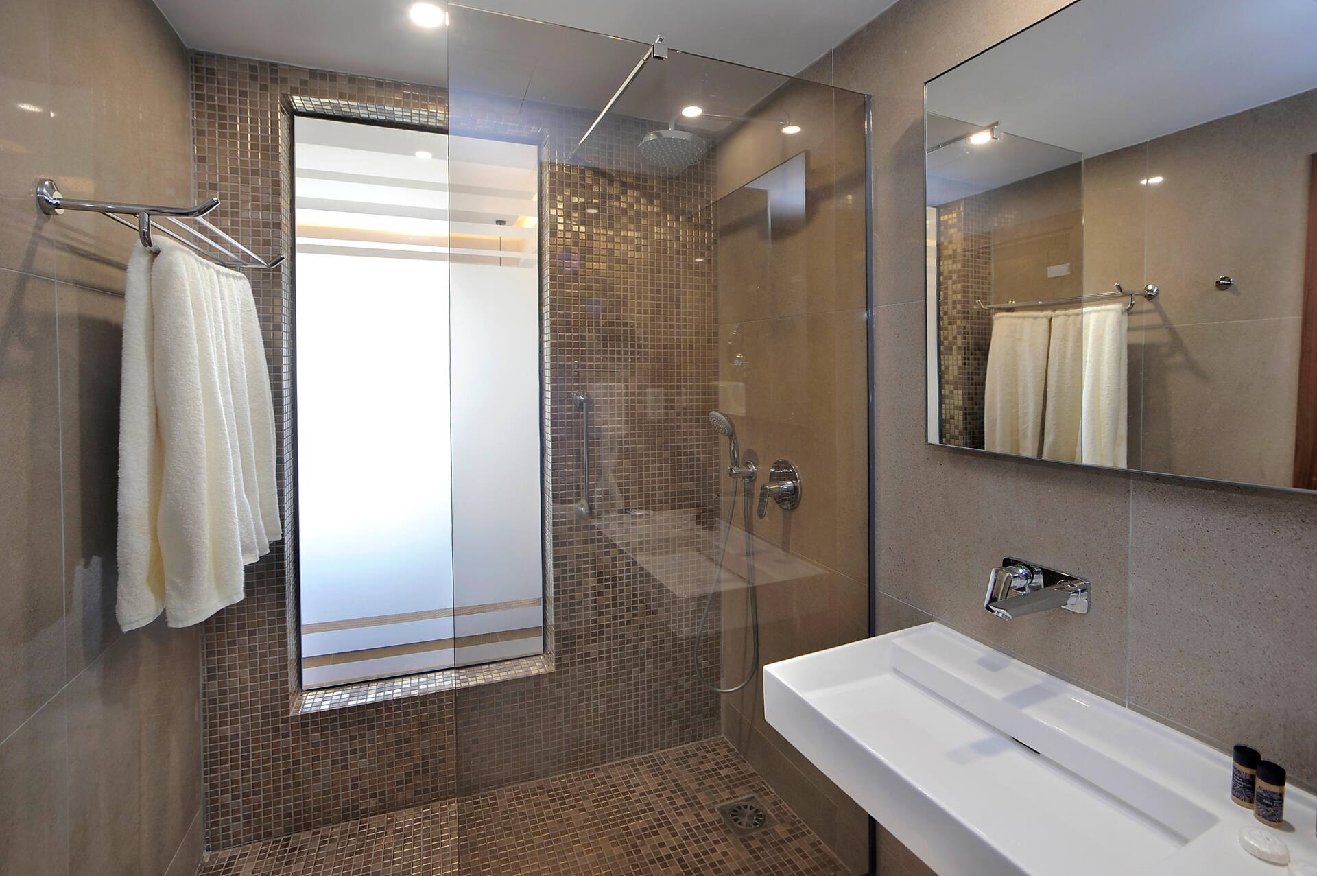 <p>Luxury-huone, merinäköala</p>