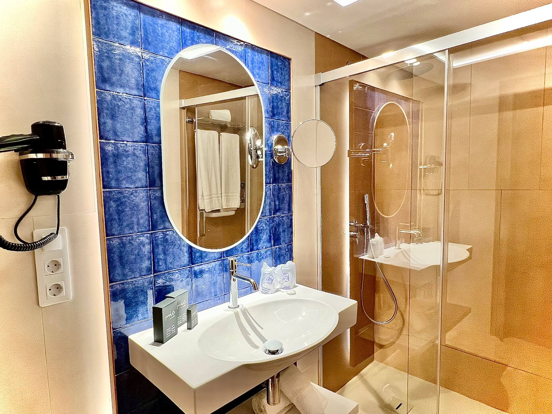 <p>Kahden hengen huone</p>