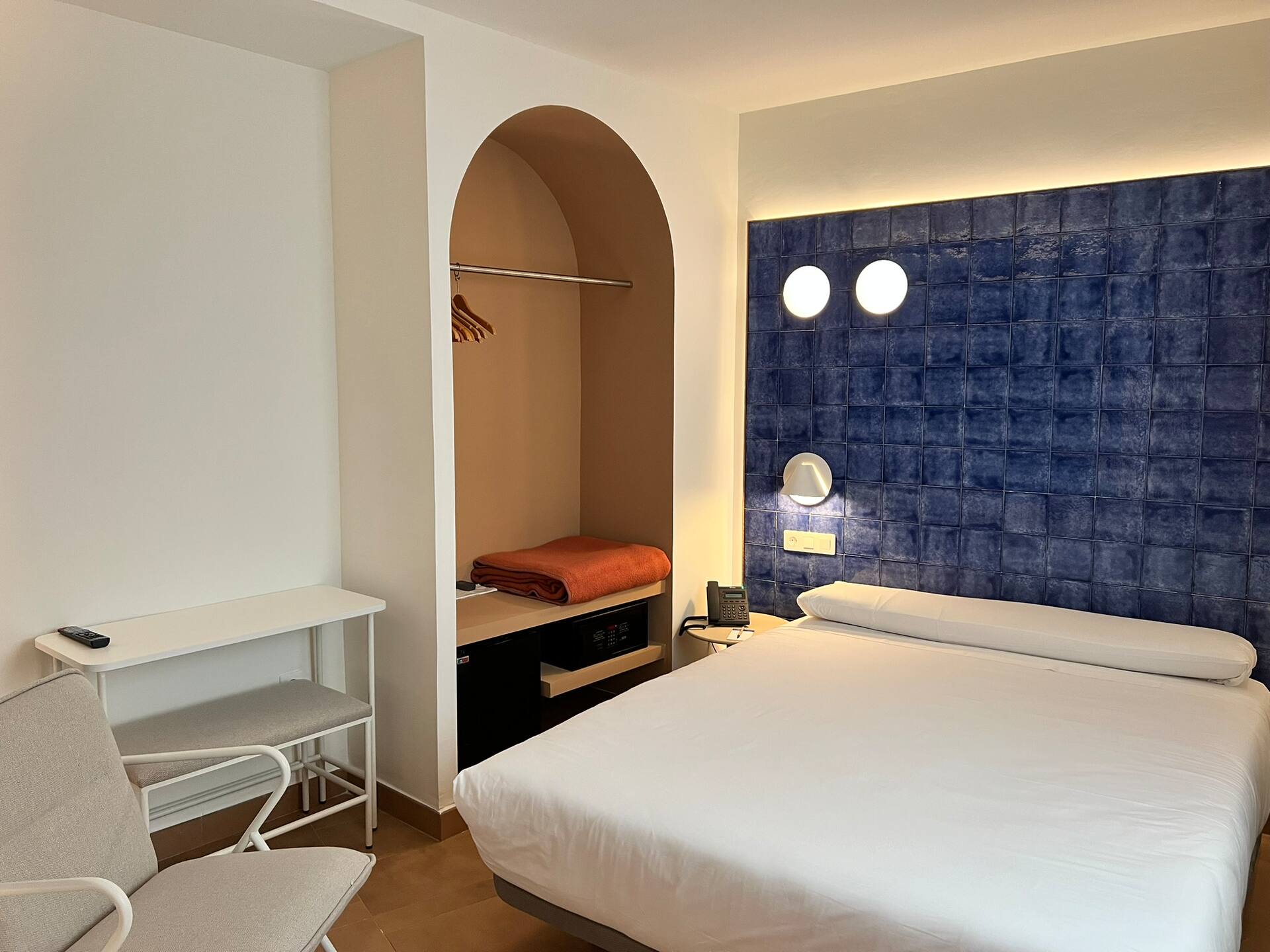 <p>Kahden hengen huone</p>