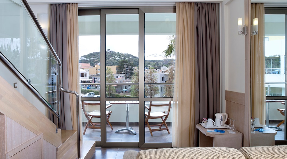 Thalassa Beach Resort, Agia Marina 19 - <p>juniorsviitti</p>