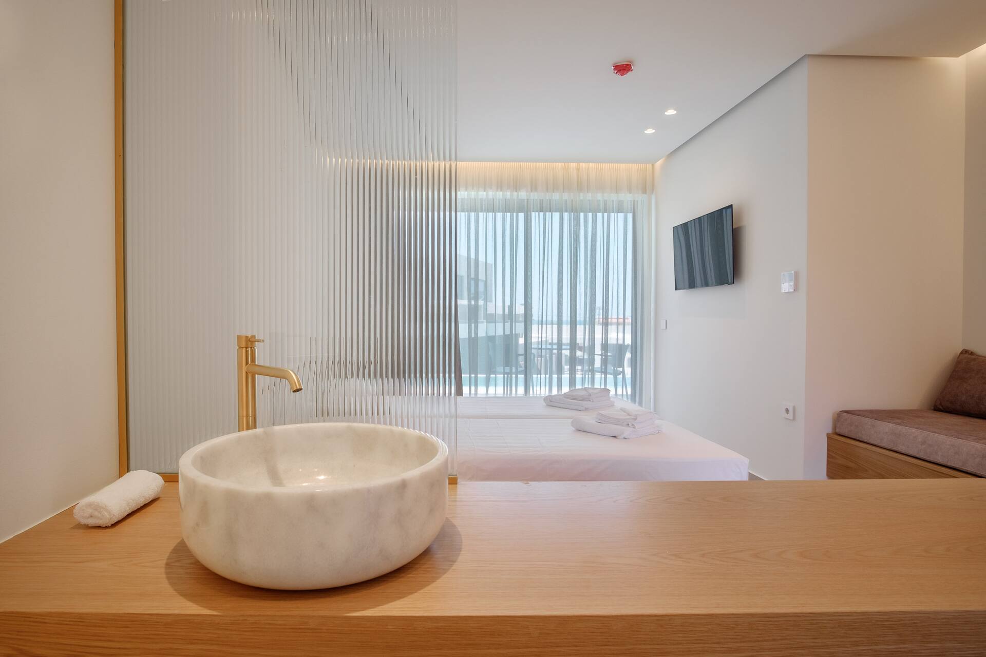 <p>Deluxe-juniorsviitti, terassilta pääsy uima-altaaseen</p>