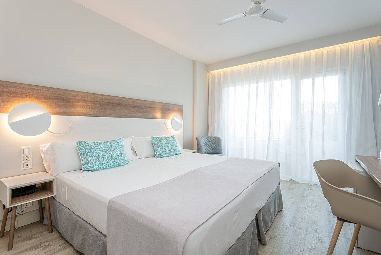 <p>Superior-huone</p>