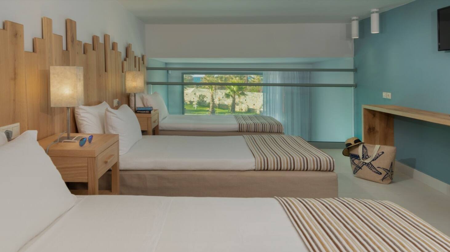 <p>Perhe-maisonette, oma uima-allas</p>