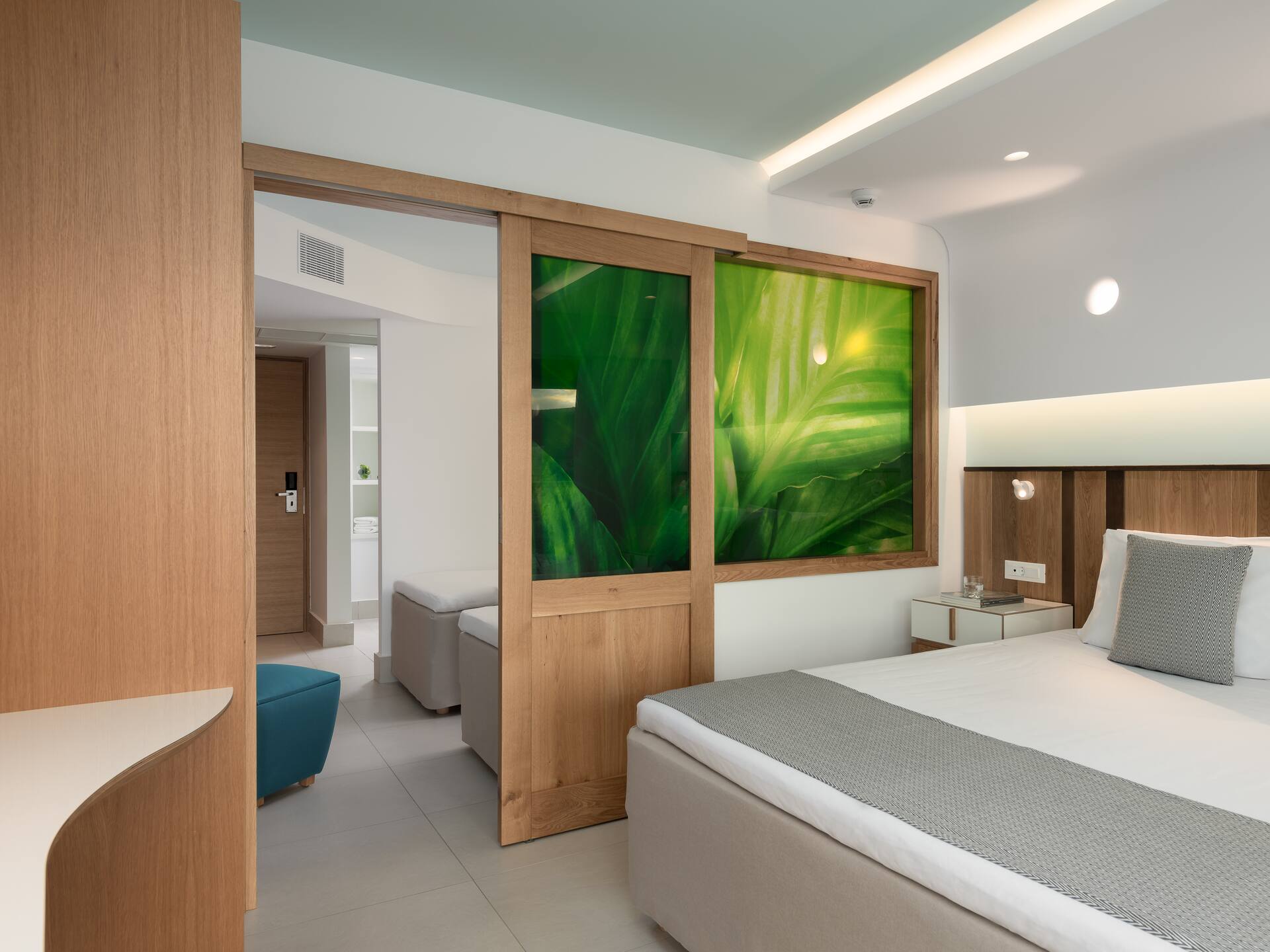 <p>perhehuone, neljä vuodetta</p>