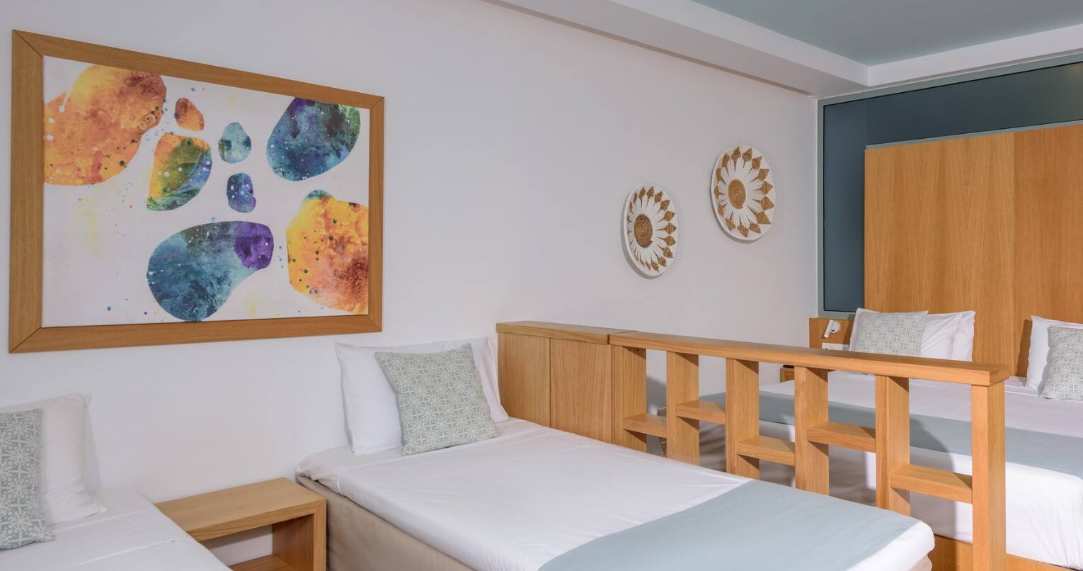 <p>perhehuone (avoin tila), neljä vuodetta</p>