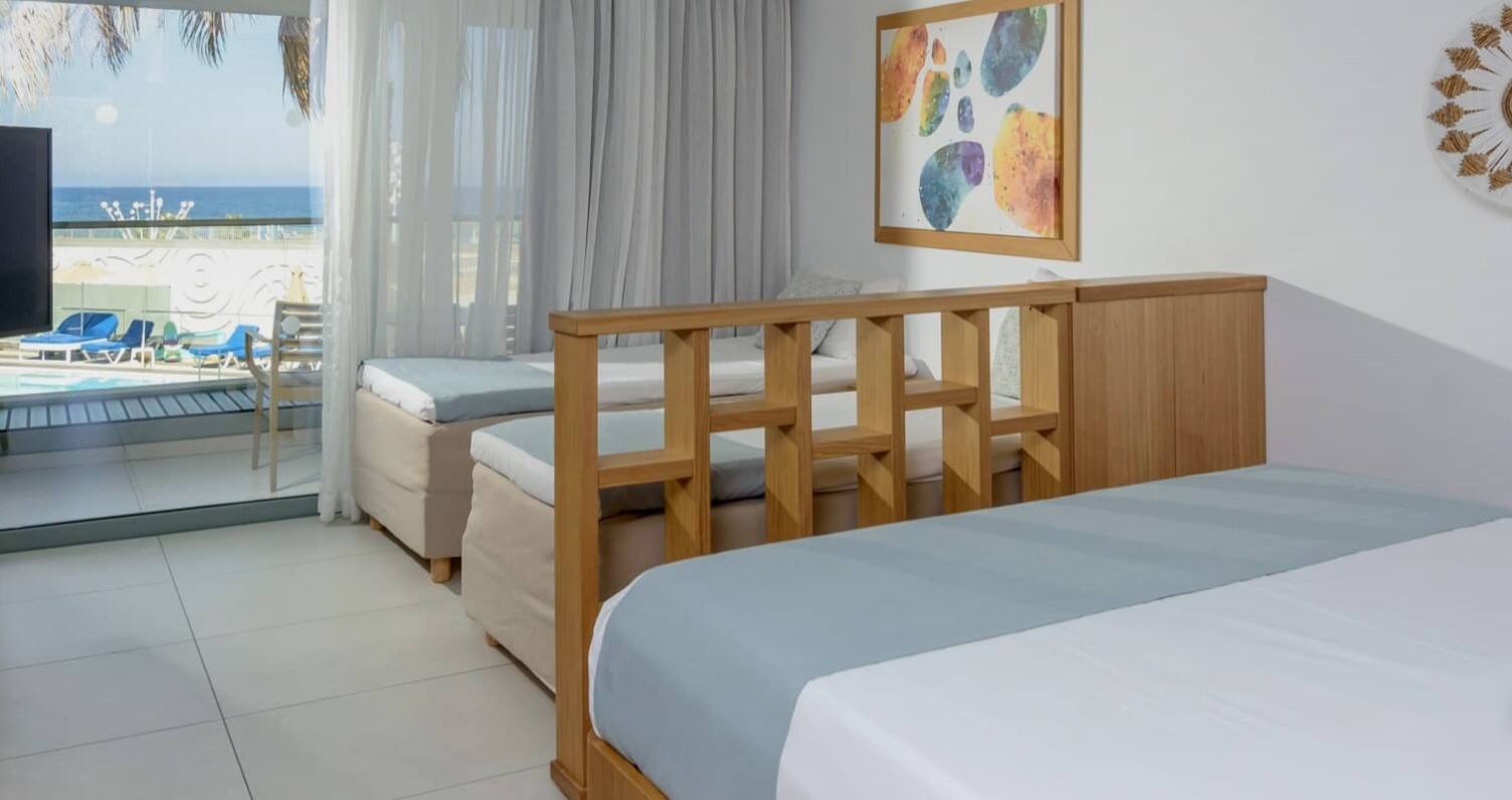 <p>perhehuone (avoin tila), neljä vuodetta</p>