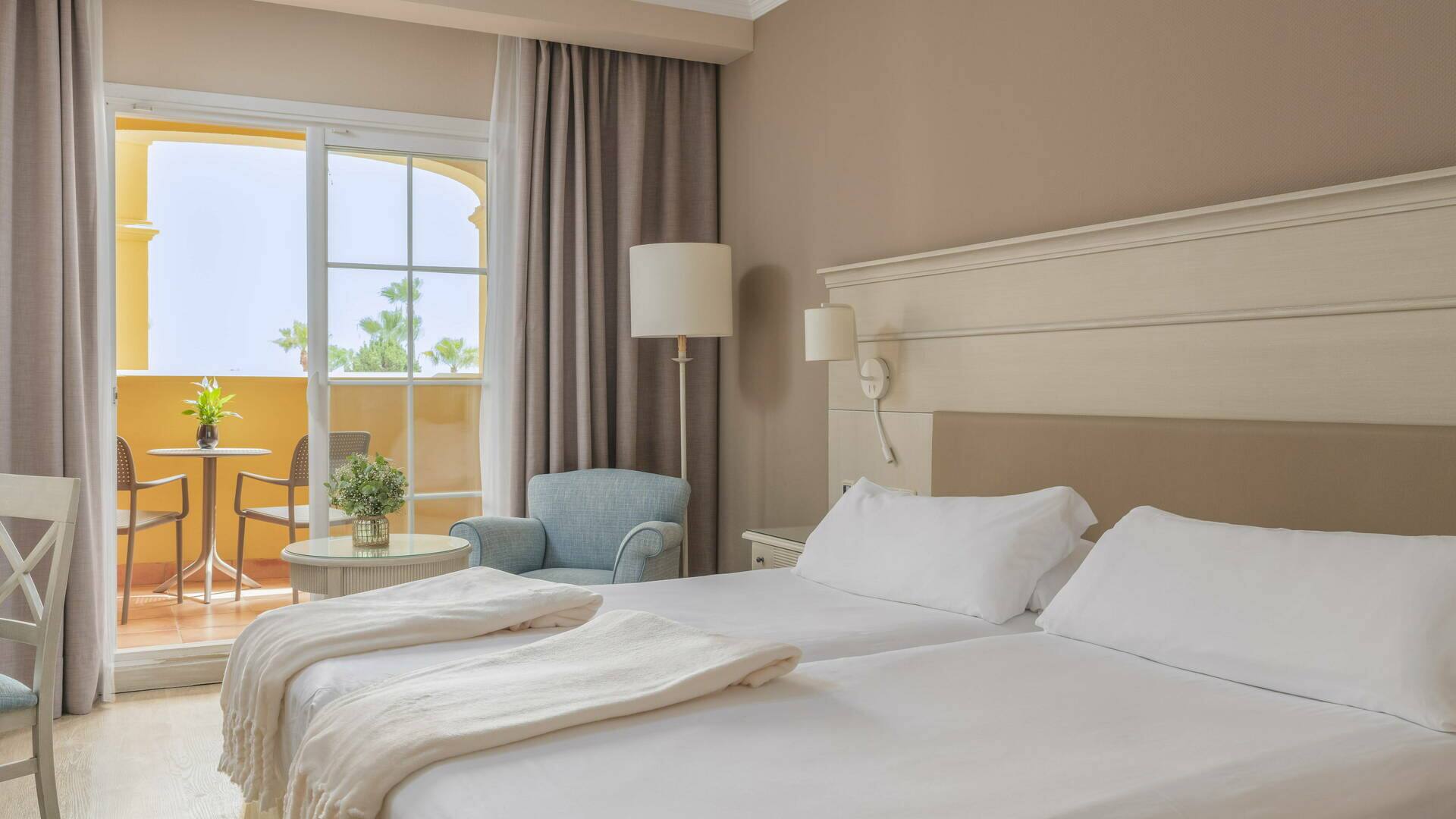 <p>kahden hengen huone</p>