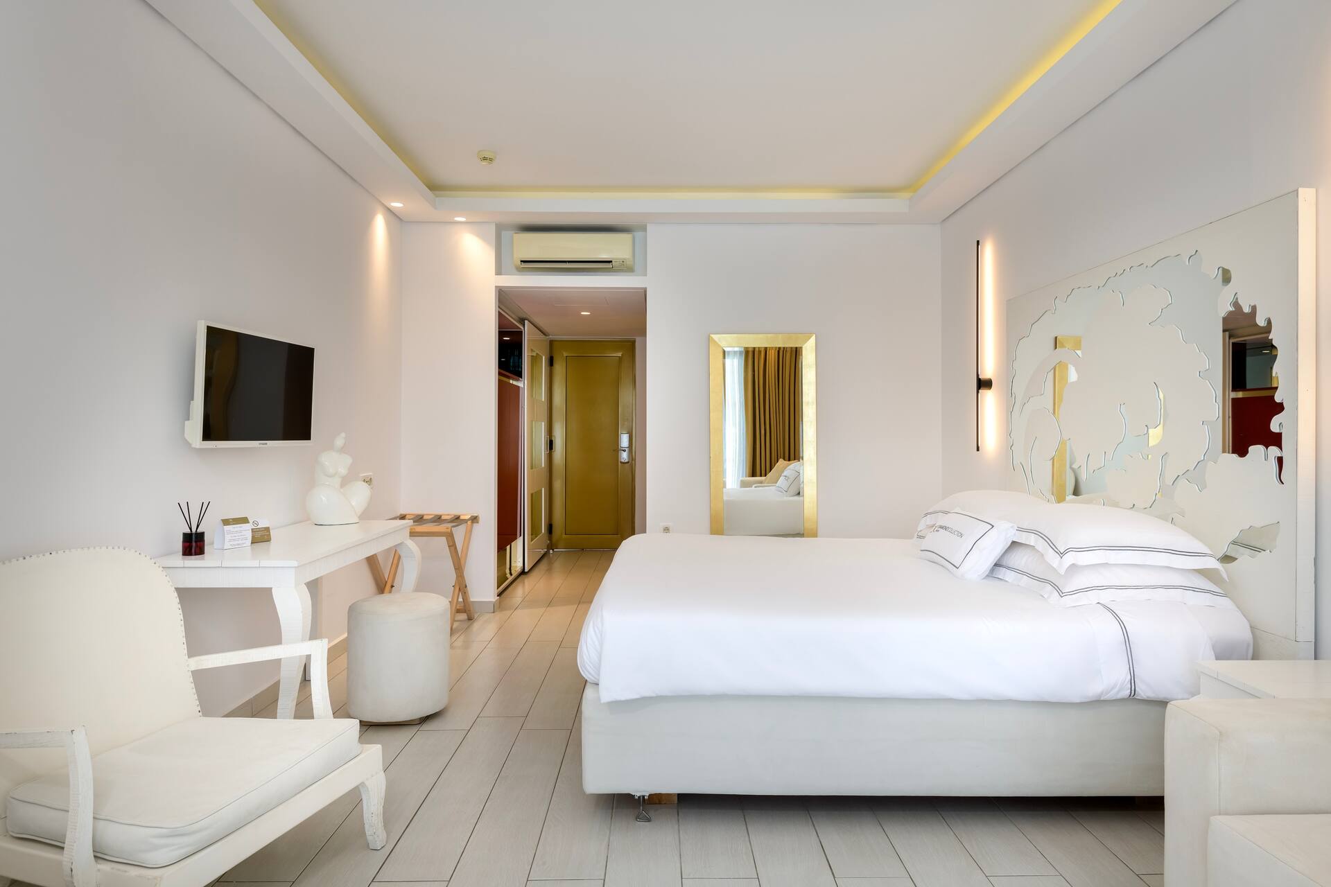 <p>Superior Deluxe Pool Front -huone</p>