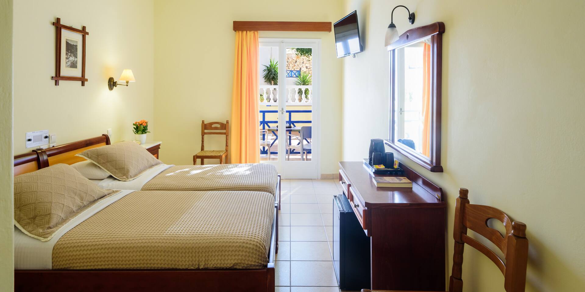 <p>kahden hengen huone</p>