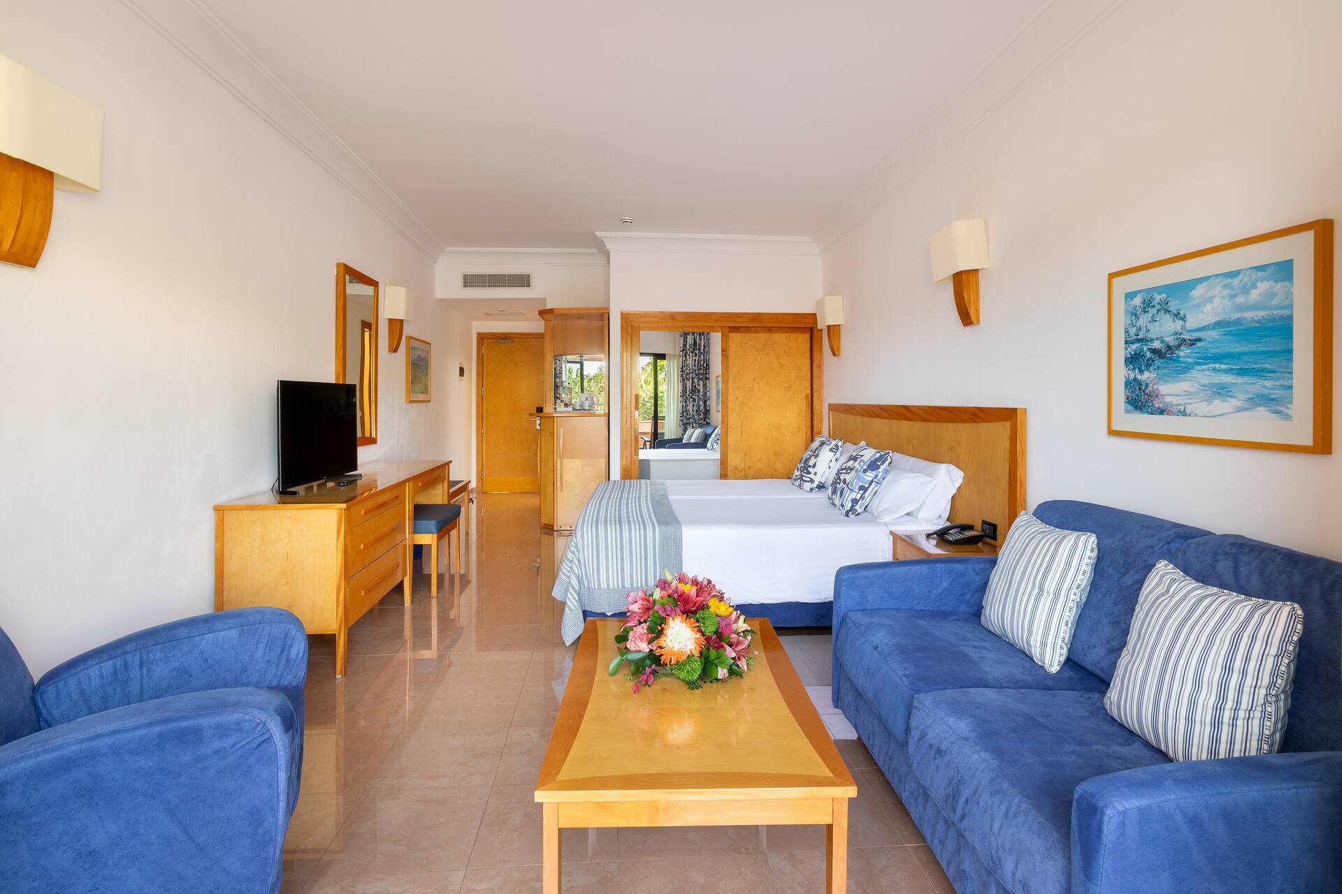 <p>Kahden hengen huone, näkymä uima-altaalle</p>