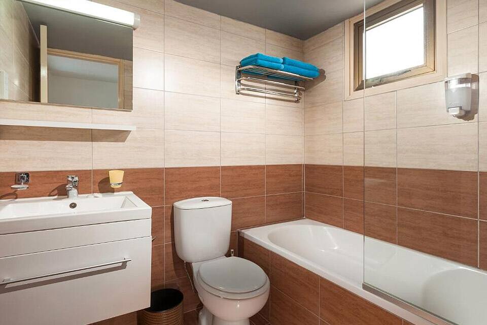 <p>Kahden hengen huone</p>