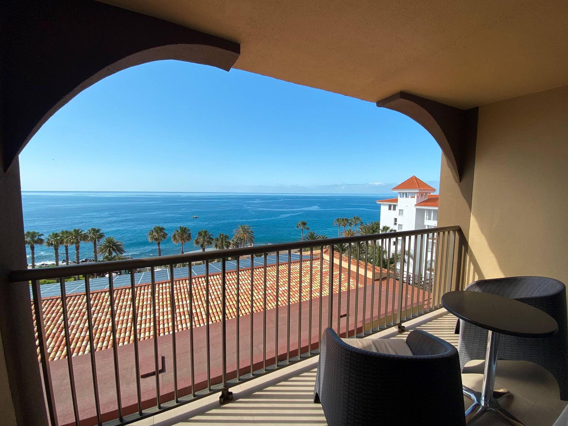 <p>yksiö, merinäköala</p>