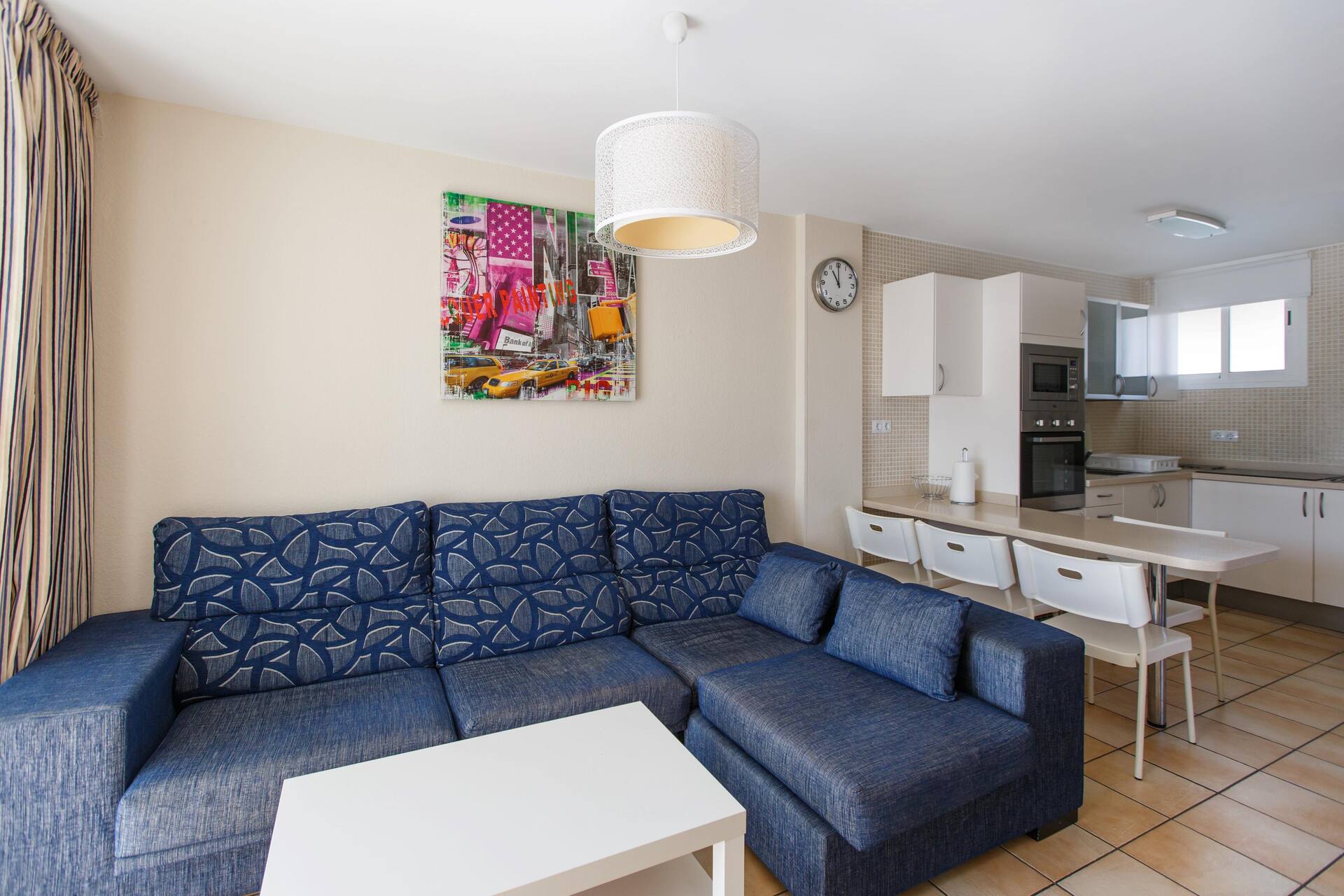 <p>Kahden makuuhuoneen huoneisto pohjakerroksessa</p>