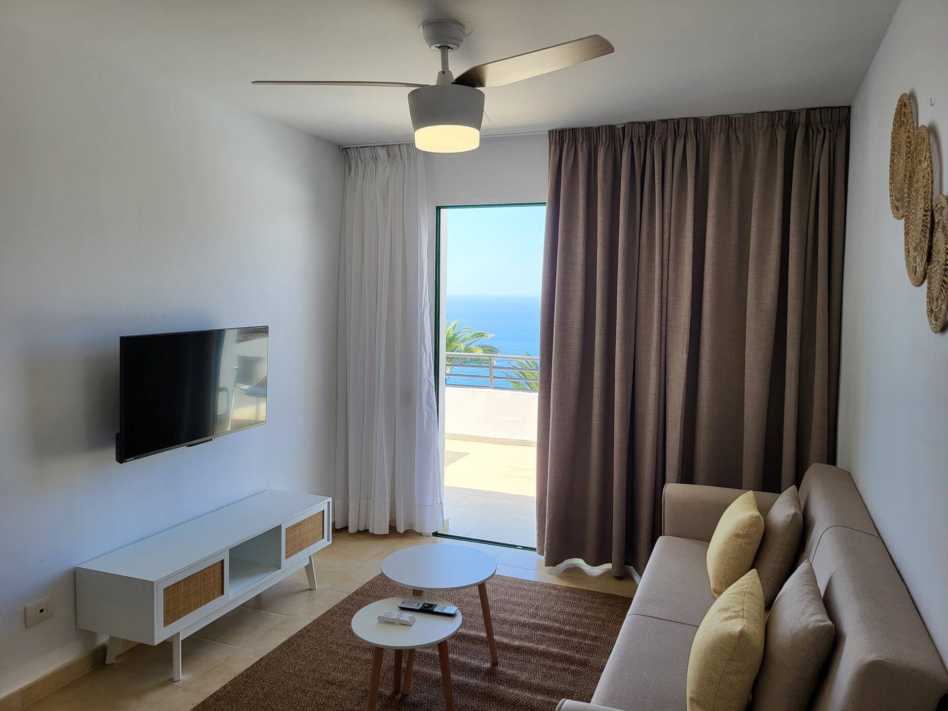 <p>Kahden hengen huone, merinäköala</p>