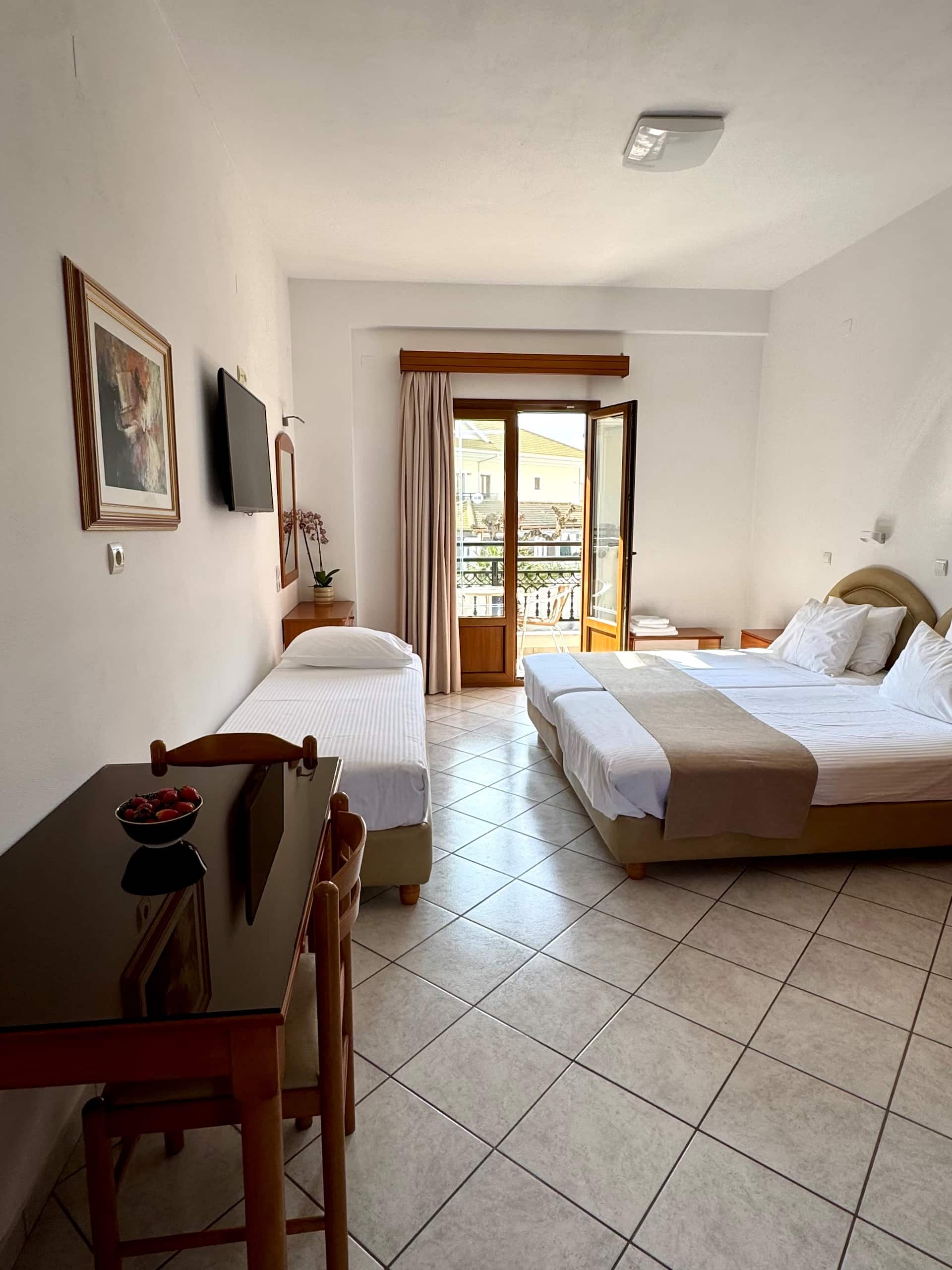 <p>Kolmen hengen yksiö</p>