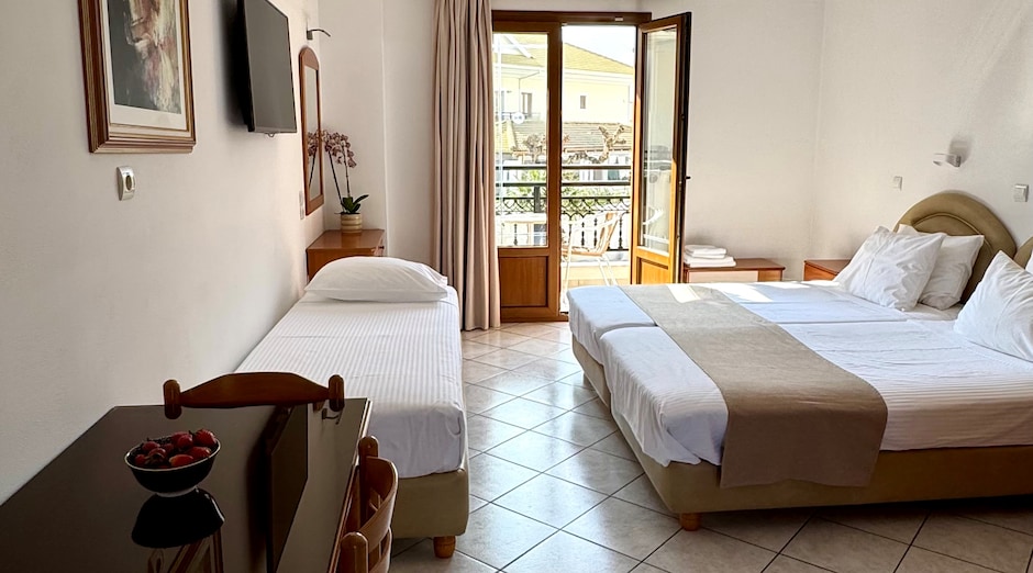 Markos Studios 8 - <p>Kolmen hengen yksiö</p>