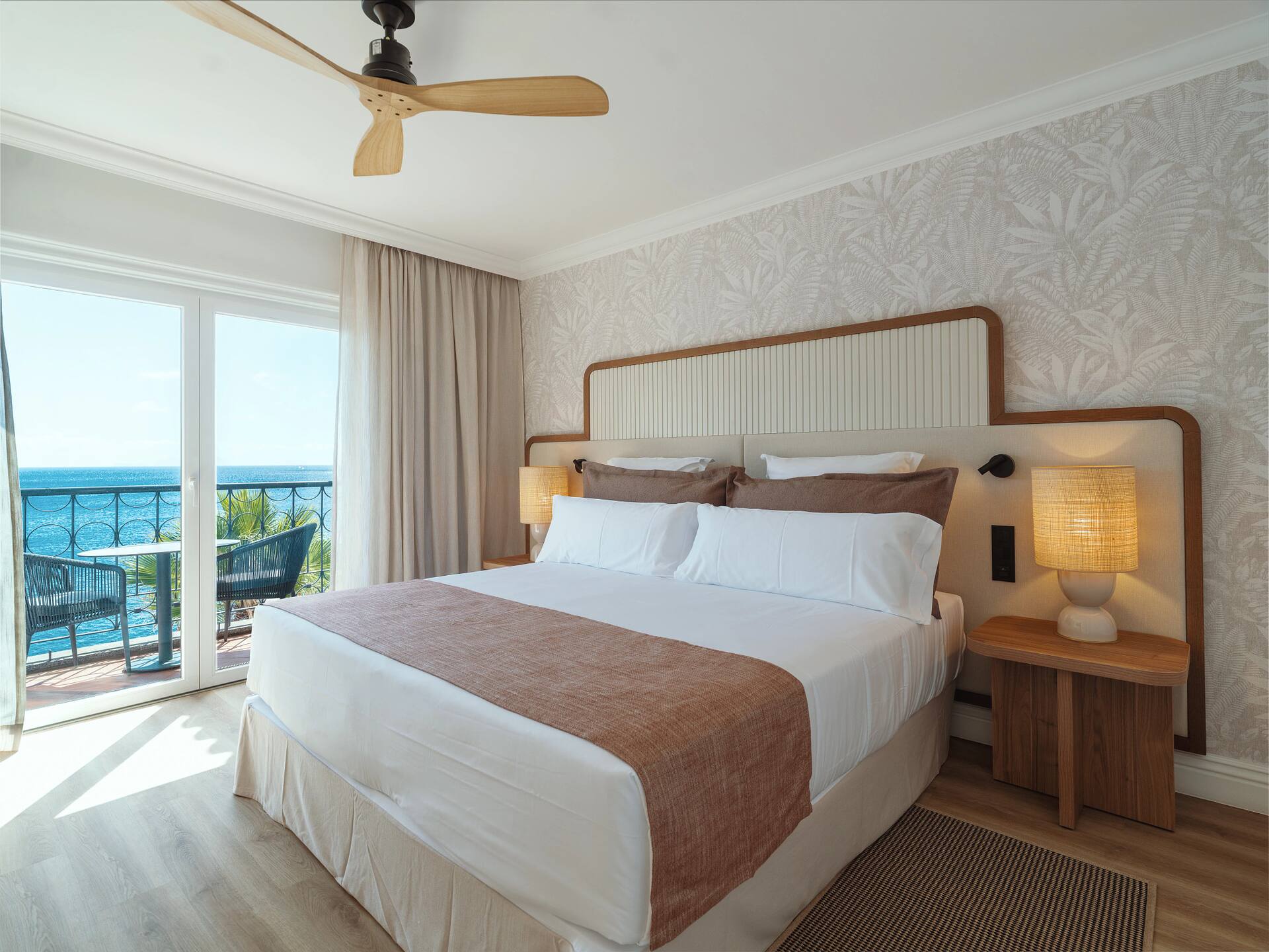 <p>perhehuone, osittainen merinäköala</p>