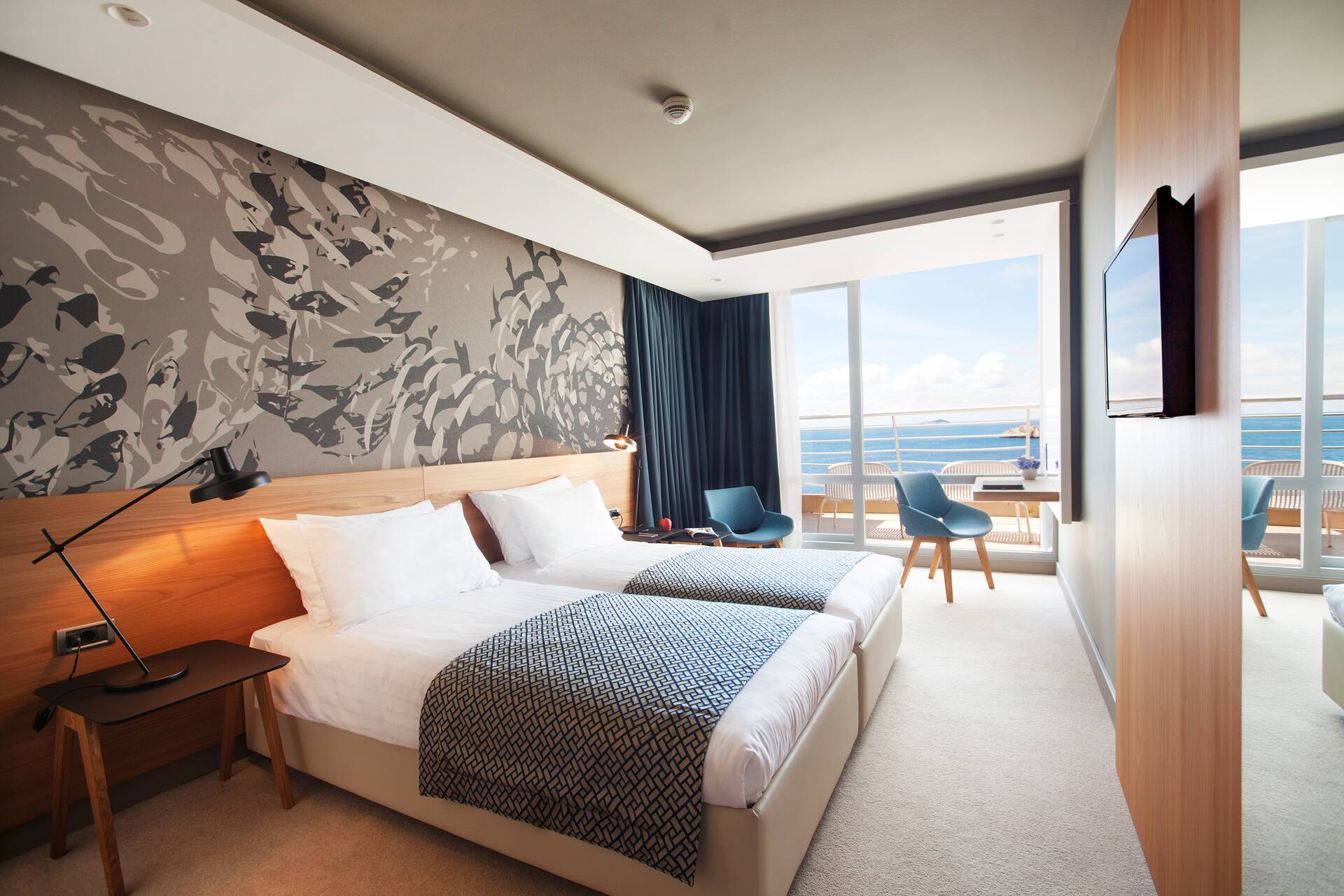 <p>Superior-huone, parveke ja merinäköala</p>