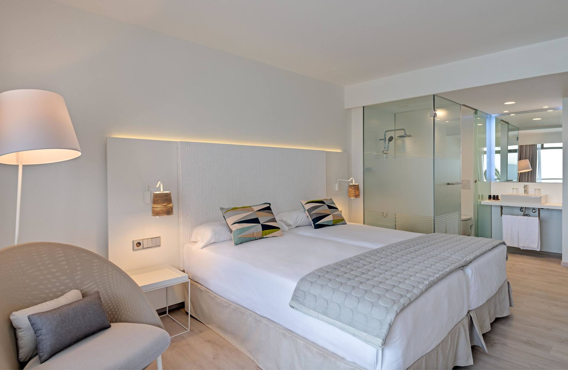 <p>Kahden hengen huone, terassi ja pääsy Infinity-allasalueelle</p>