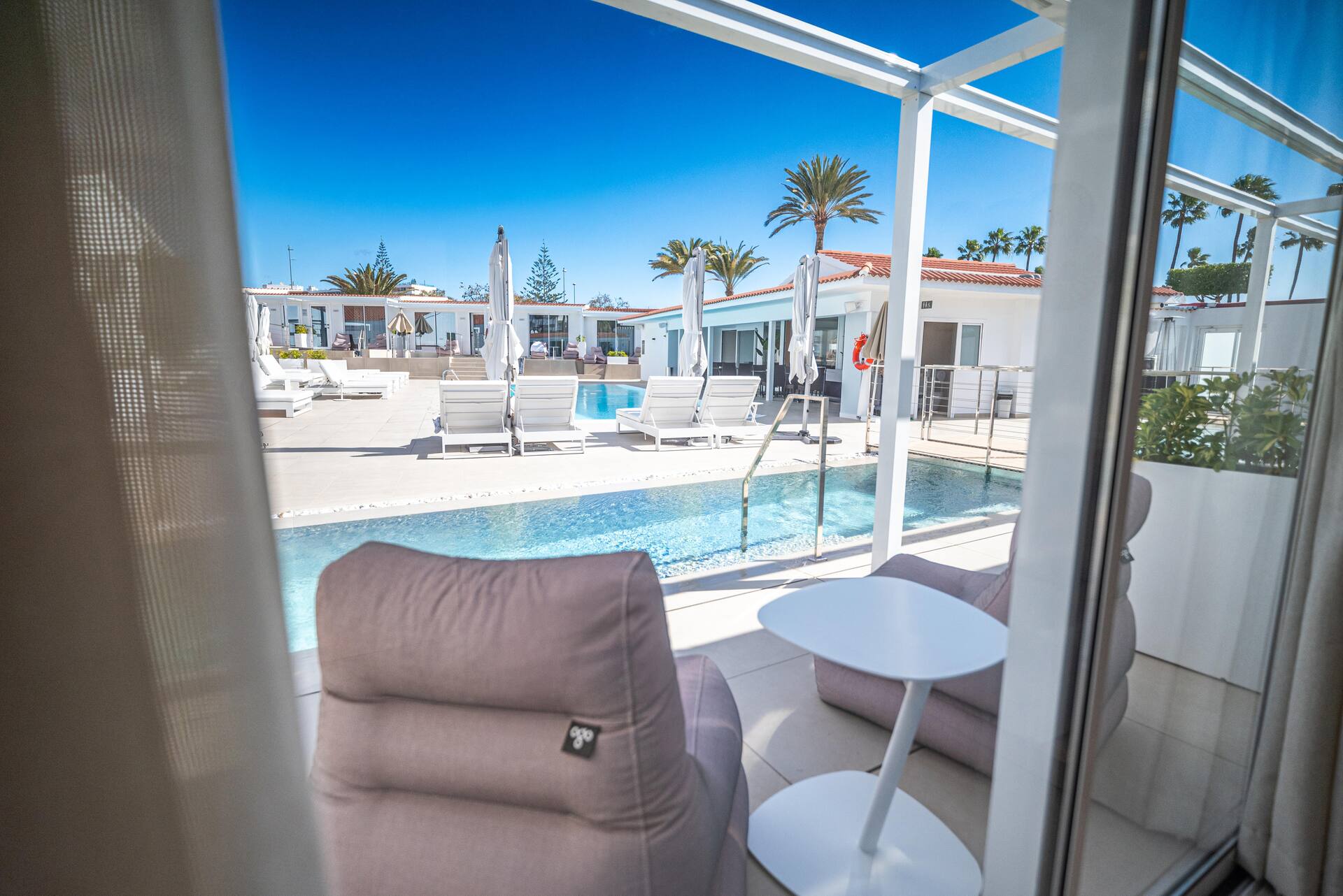 <p>Adults Only -juniorsviitti</p>