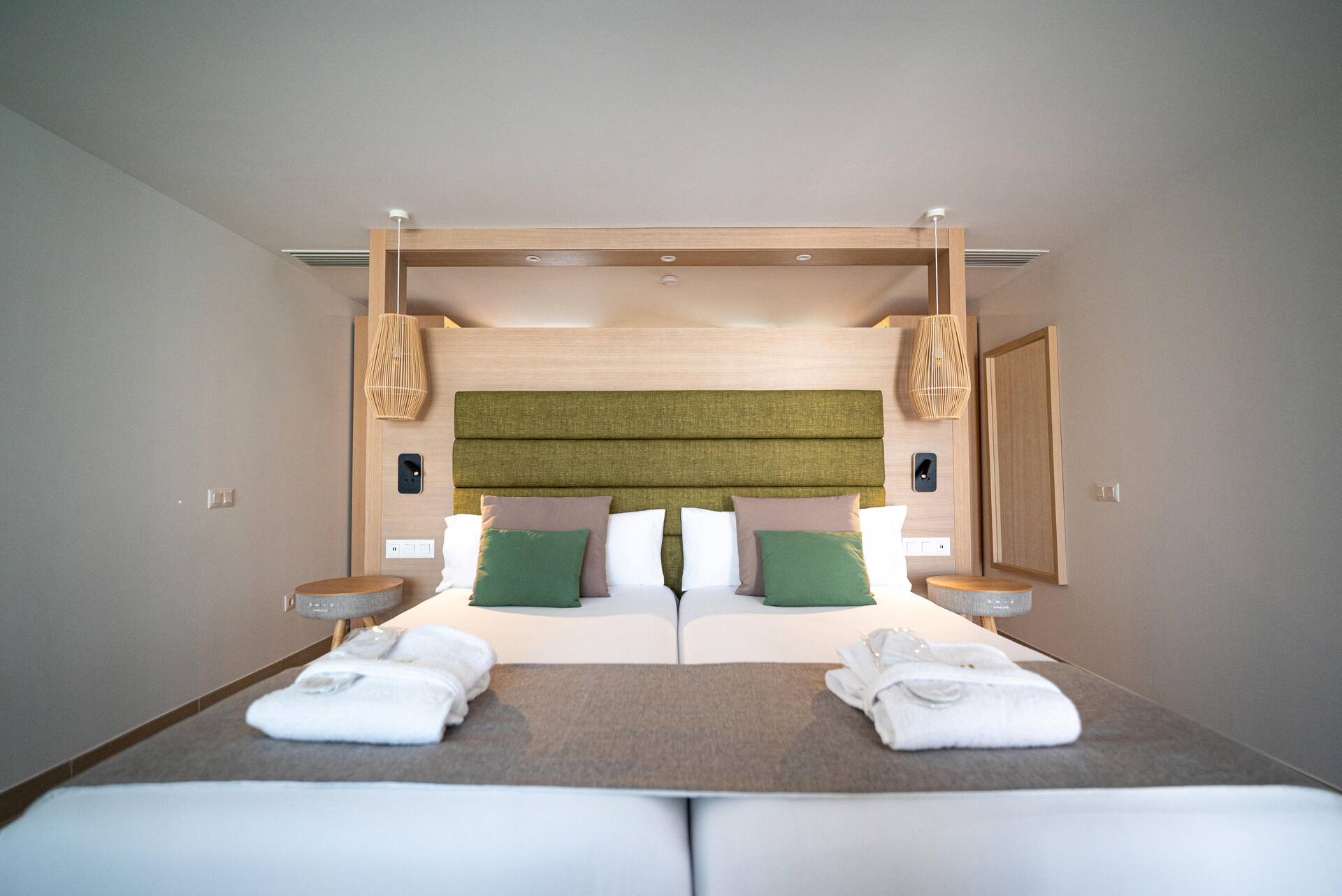 <p>Adults Only -juniorsviitti</p>