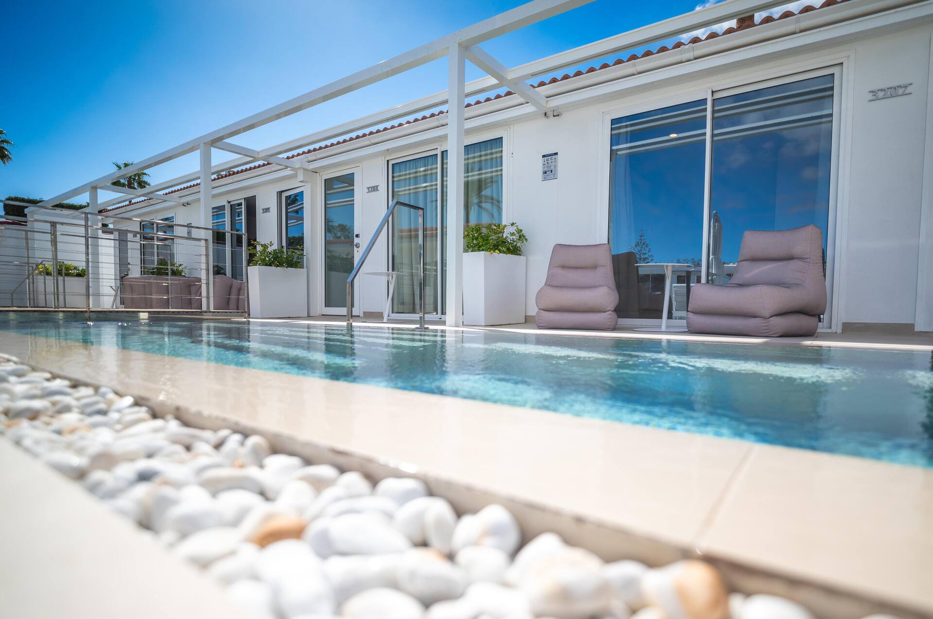 <p>Adults Only -juniorsviitti</p>