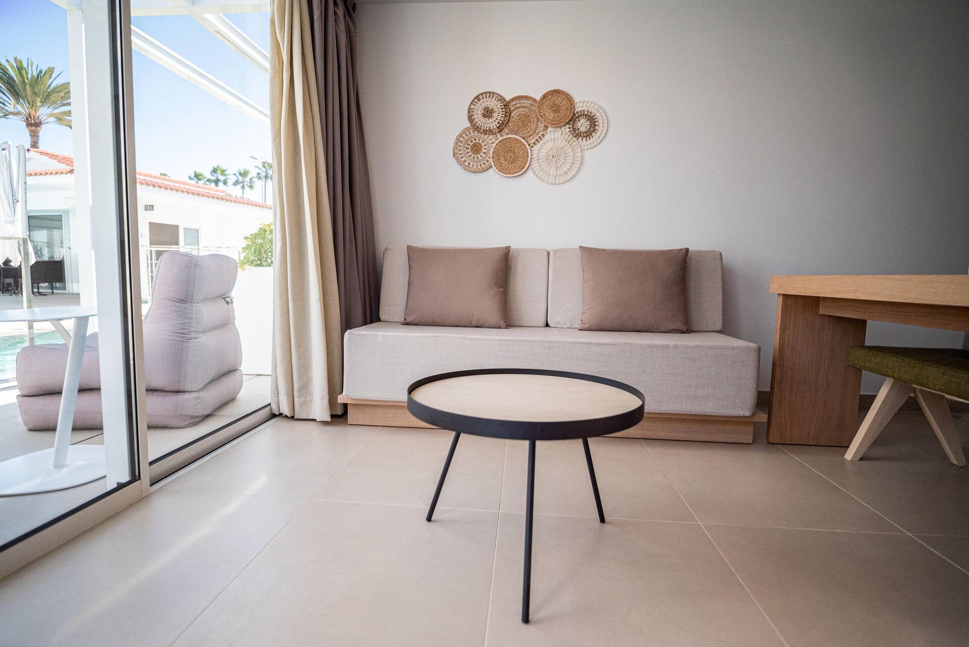 <p>Adults Only -juniorsviitti</p>