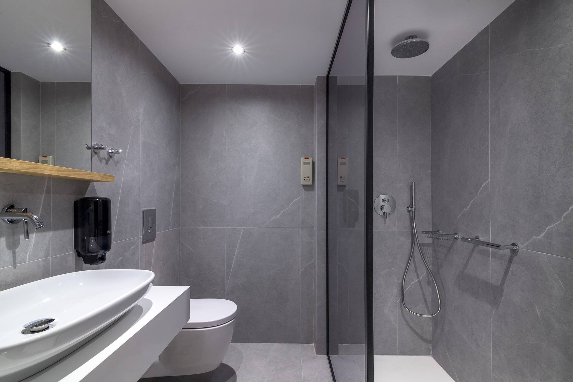 <p>Deluxe-huone, parveke, rajoitettu merinäköala</p>