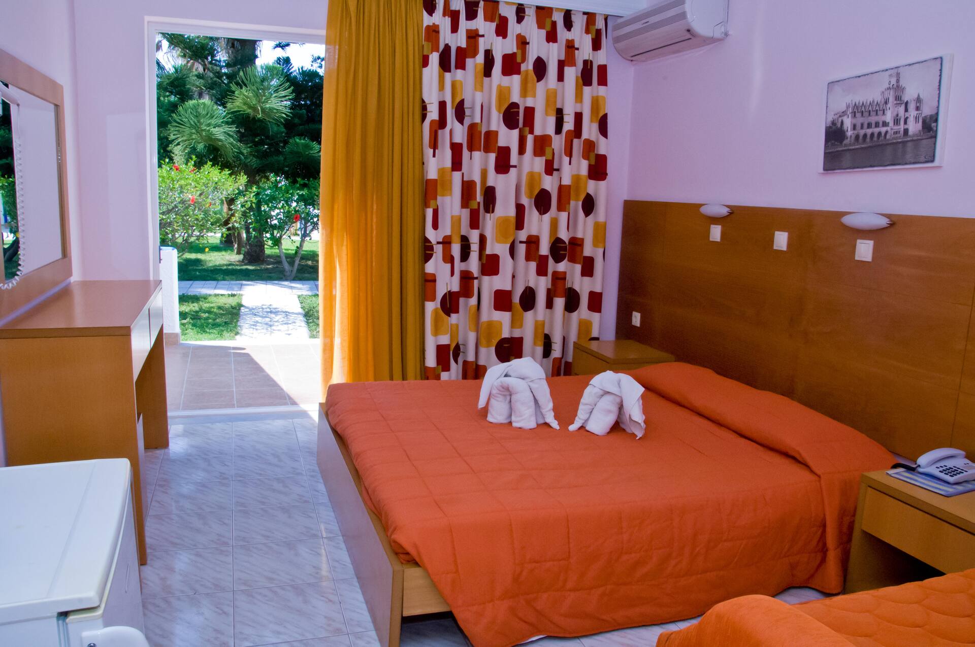 <p>kahden hengen huone</p>