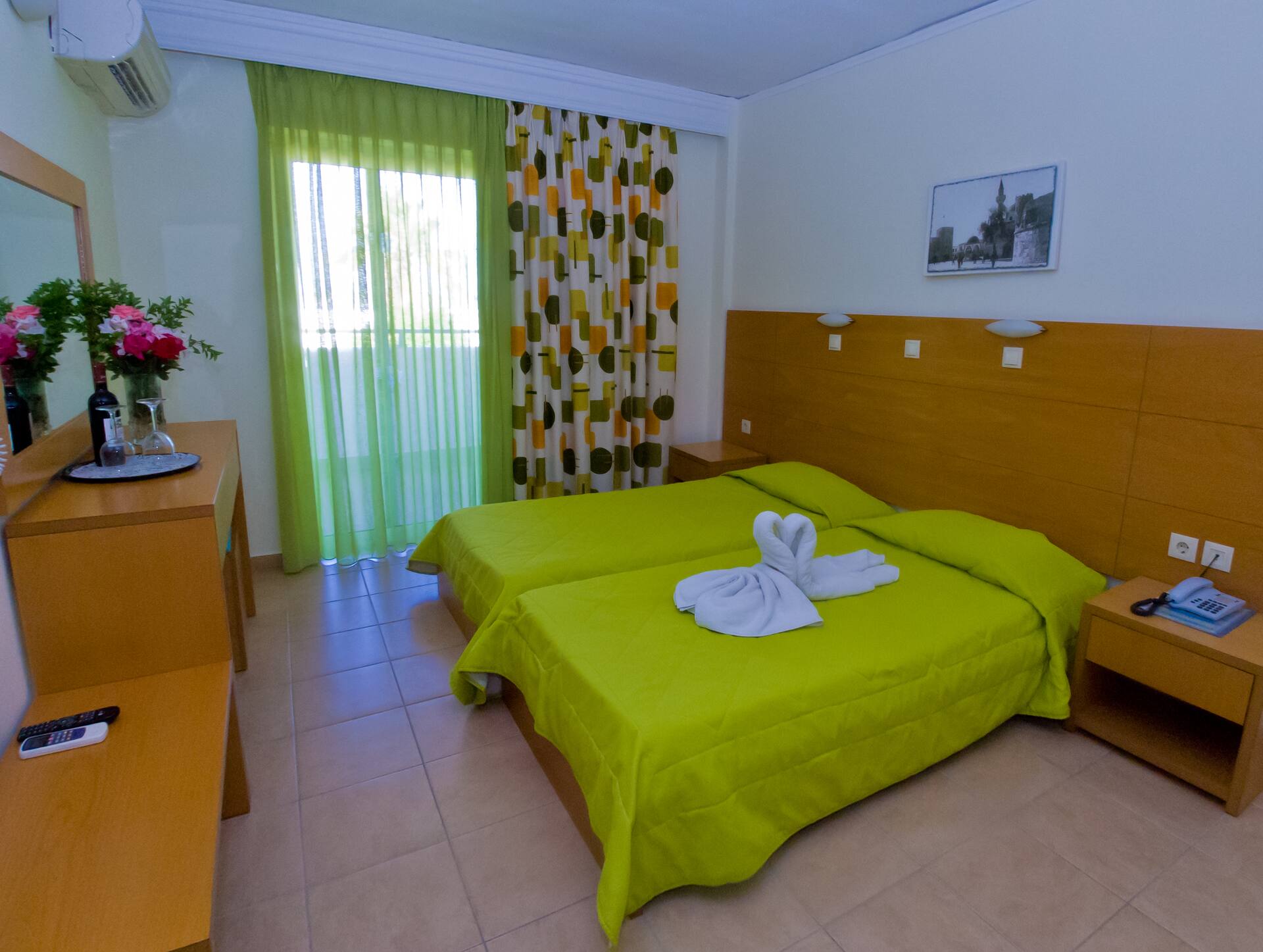 <p>kahden hengen huone</p>