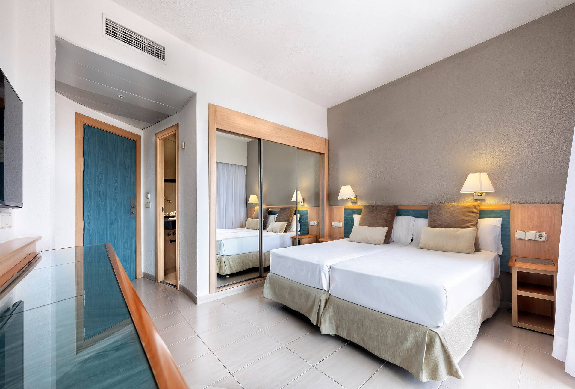 <p>Kahden hengen huone</p>