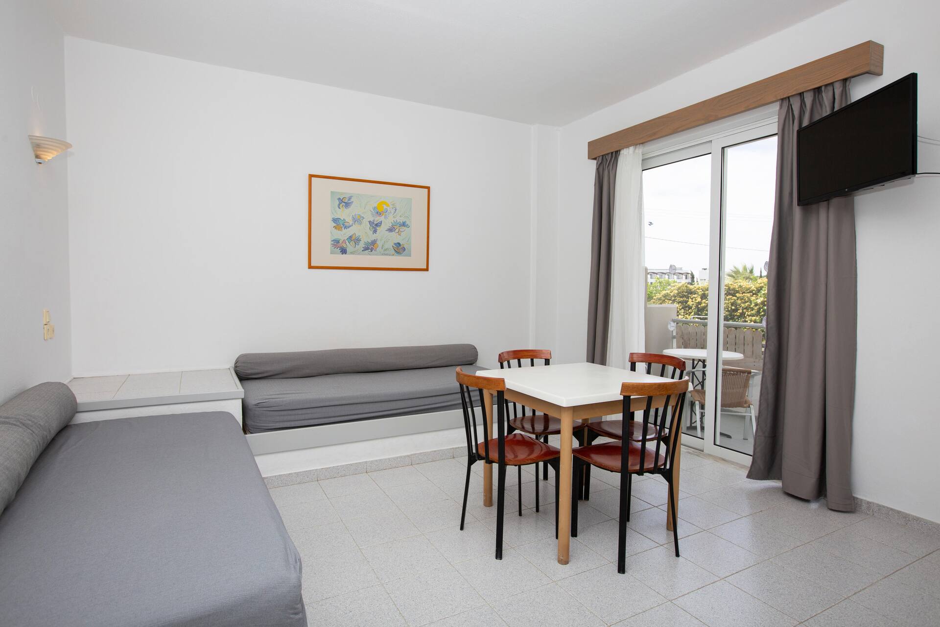 <p>Kaksio, parveke</p>