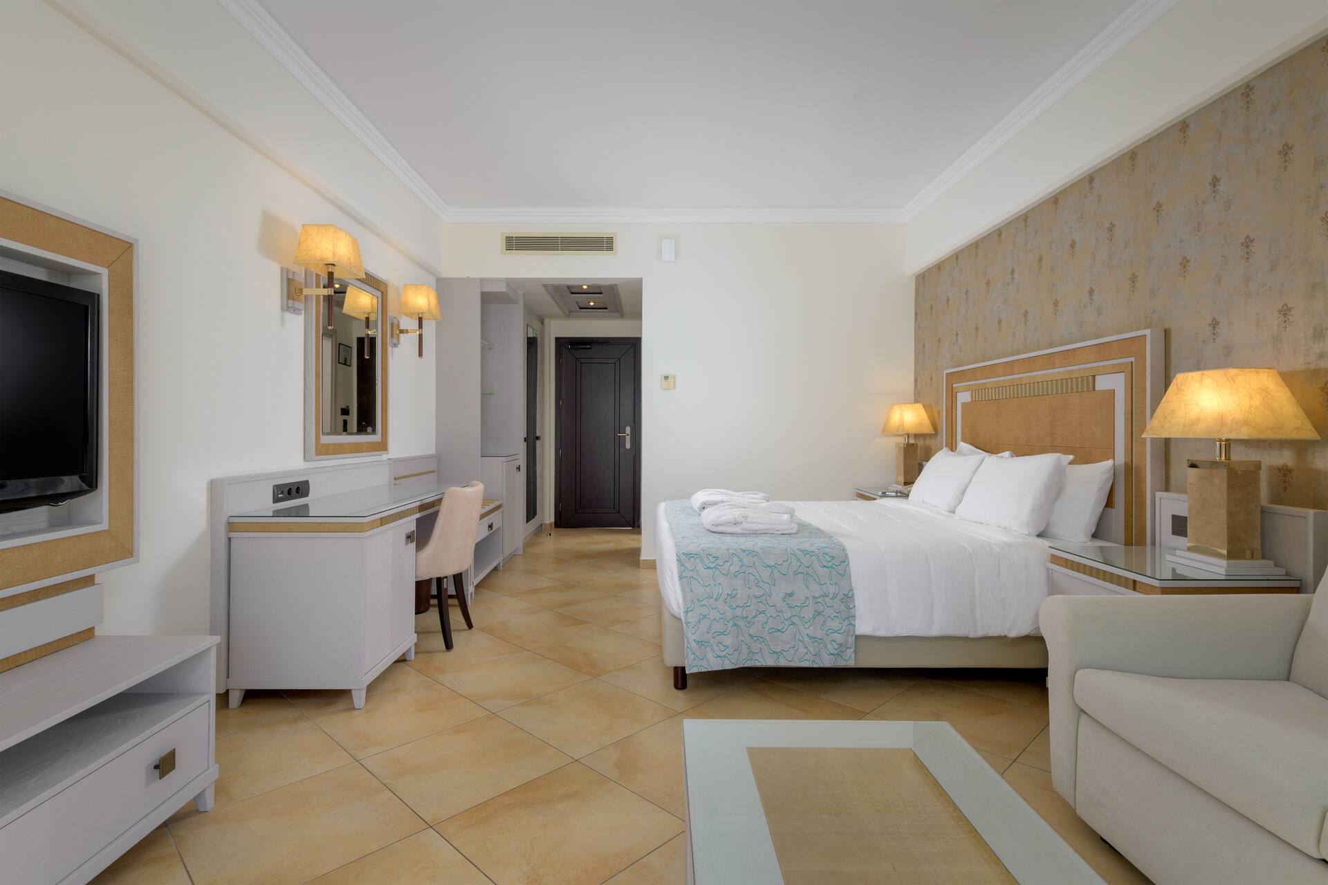 <p>Superior-huone, terassi, uima-allasnäkymä</p>