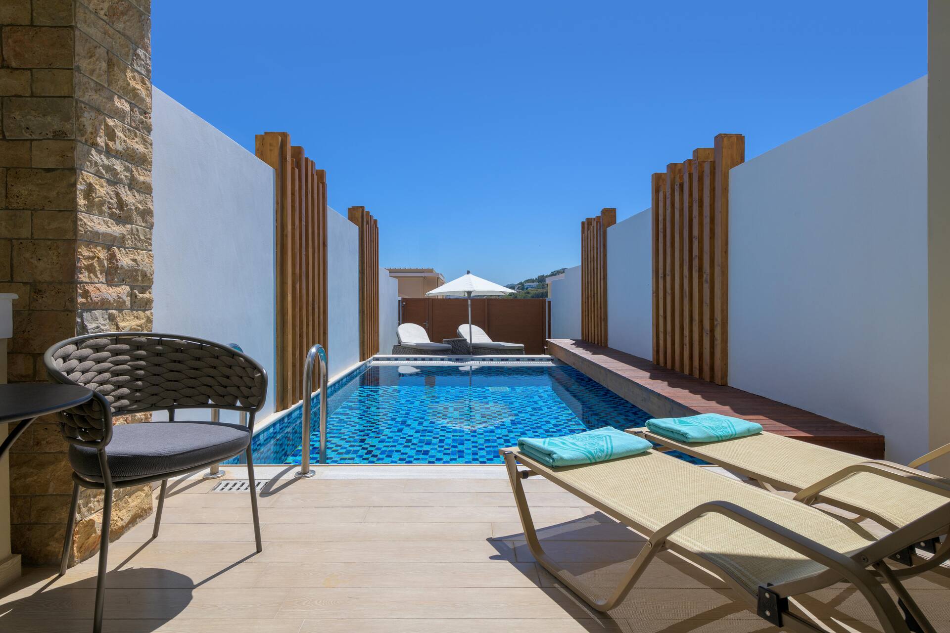 <p>Panoramic Suite -sviitti, oma uima-allas</p>