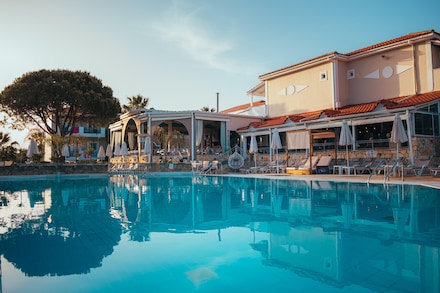 Denny's Inn, Kalamaki