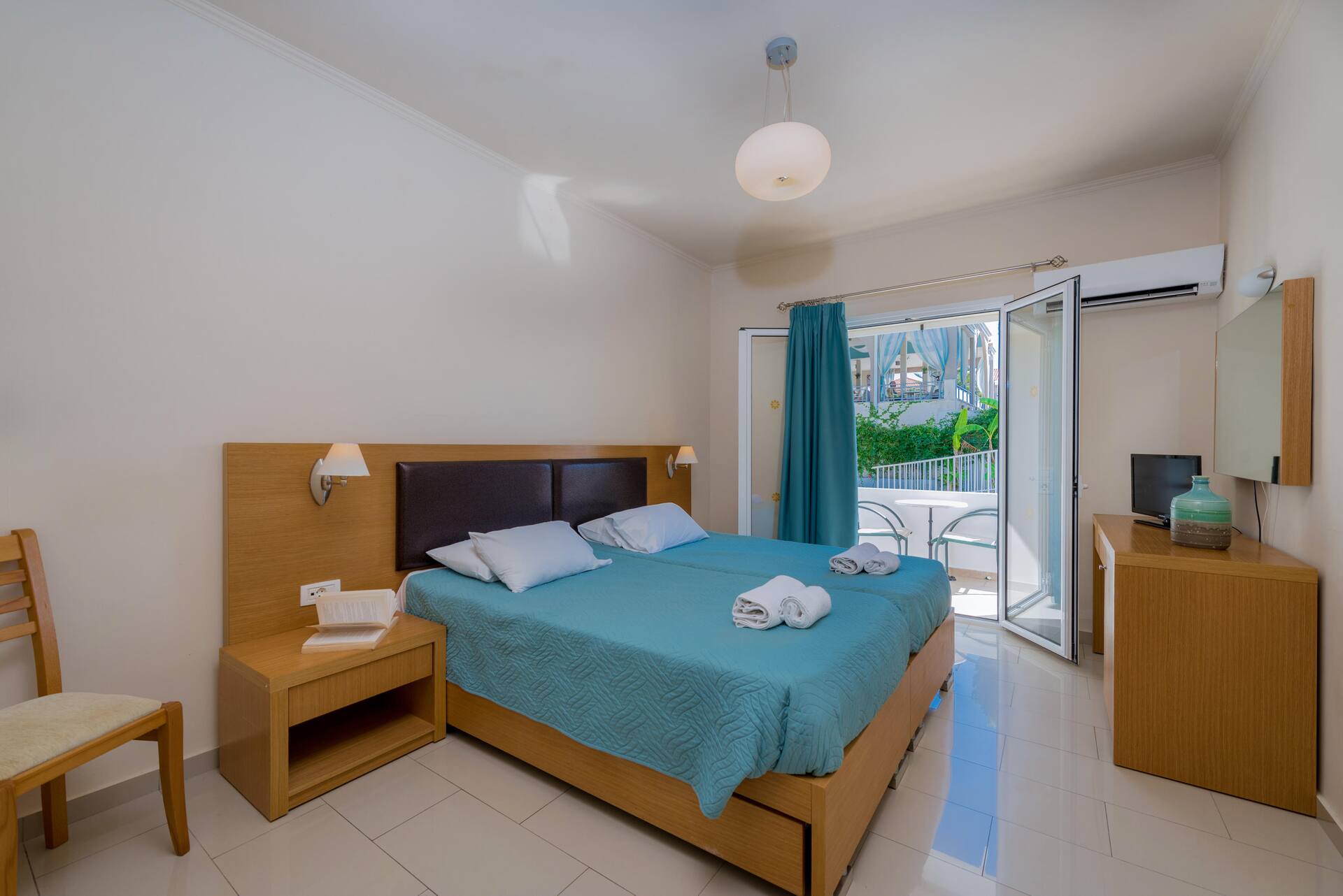 <p>kahden hengen Superior-huone</p>