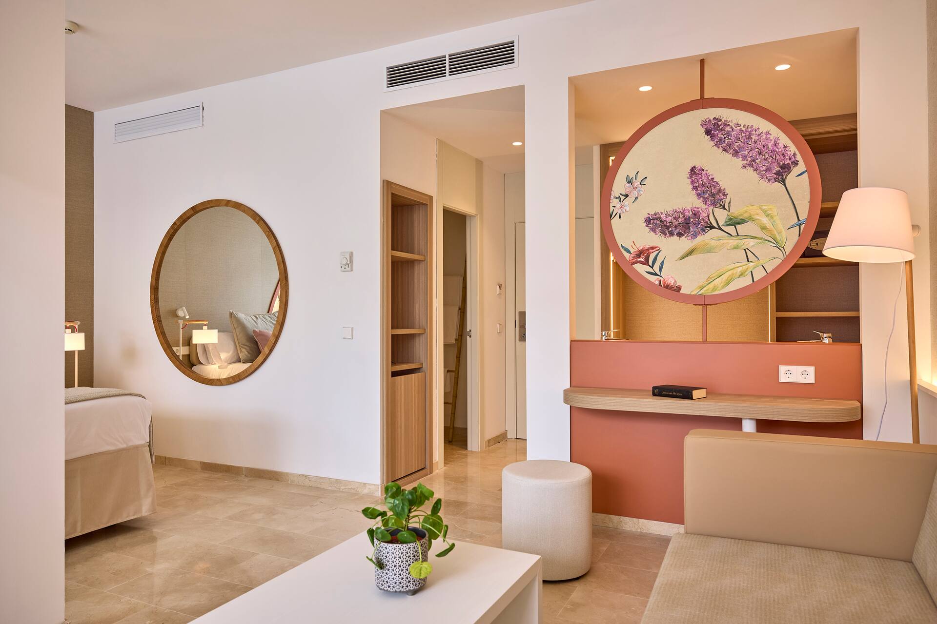 <p>Juniorsviitti, oma uima-allas</p>