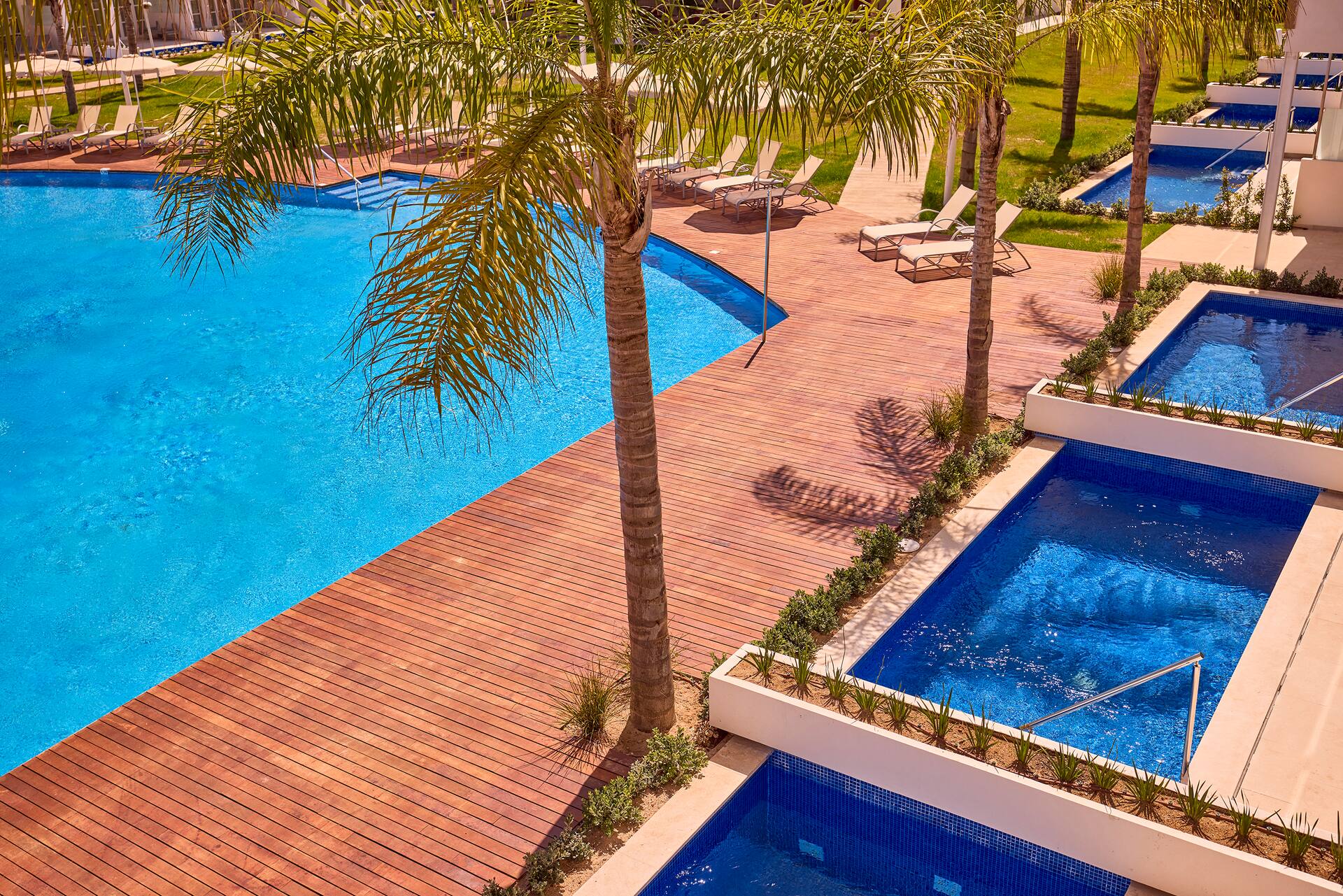 <p>Juniorsviitti, oma uima-allas</p>