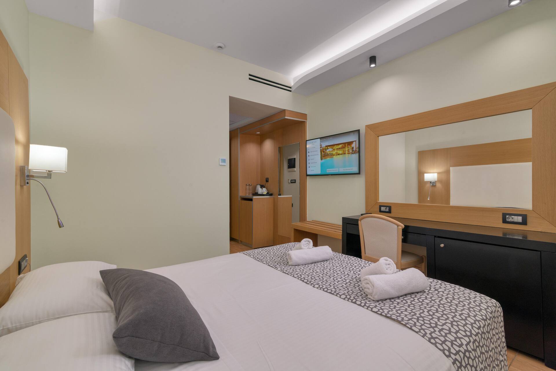 <p>Superior-perhehuone</p>