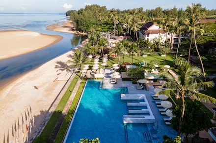 Apsara Beachfront Resort and Villa