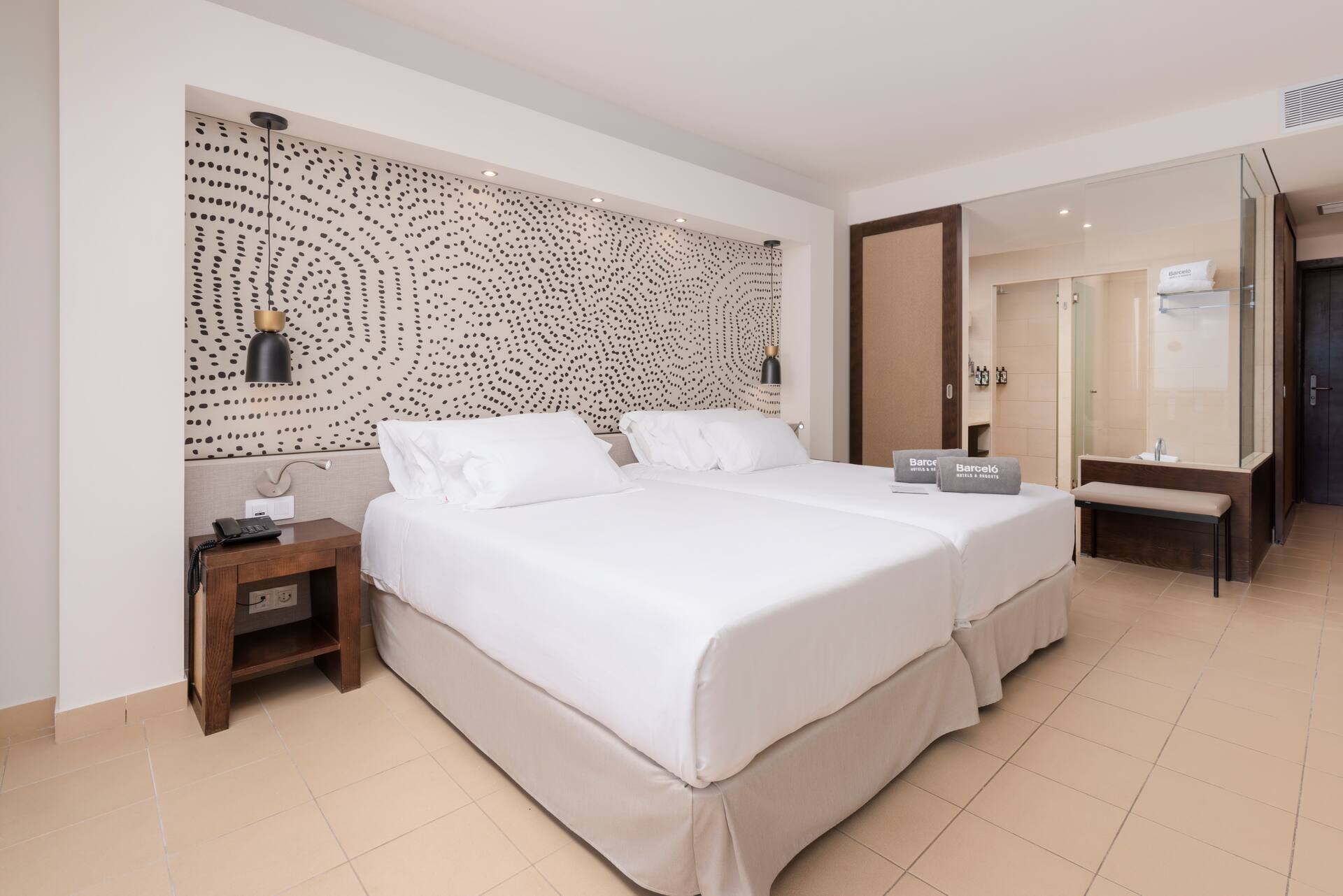 <p>kahden hengen huone</p>