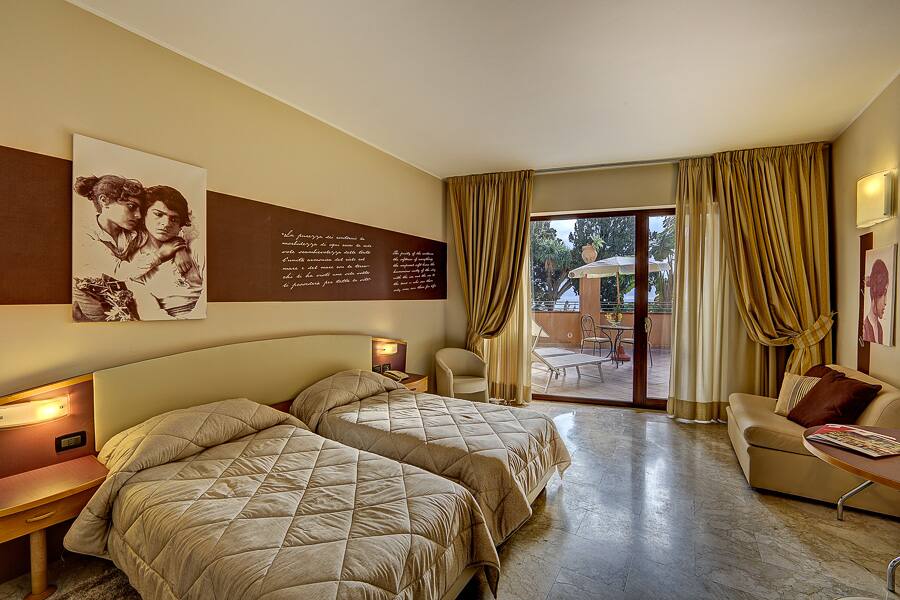 <p>Kahden hengen huone Palazzo Santa Caterina -sivurakennuksessa</p>