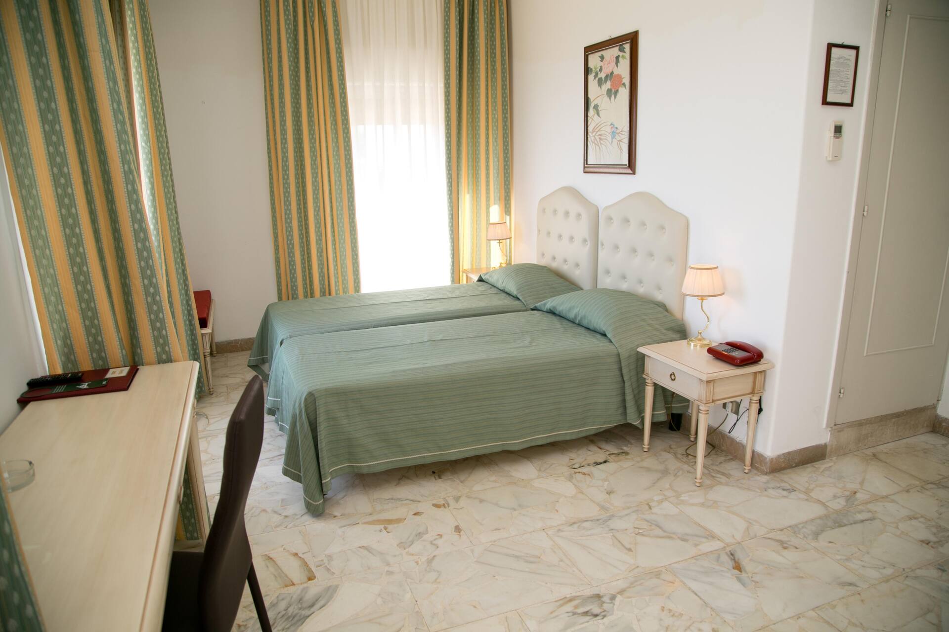 <p>Kahden hengen huone</p>