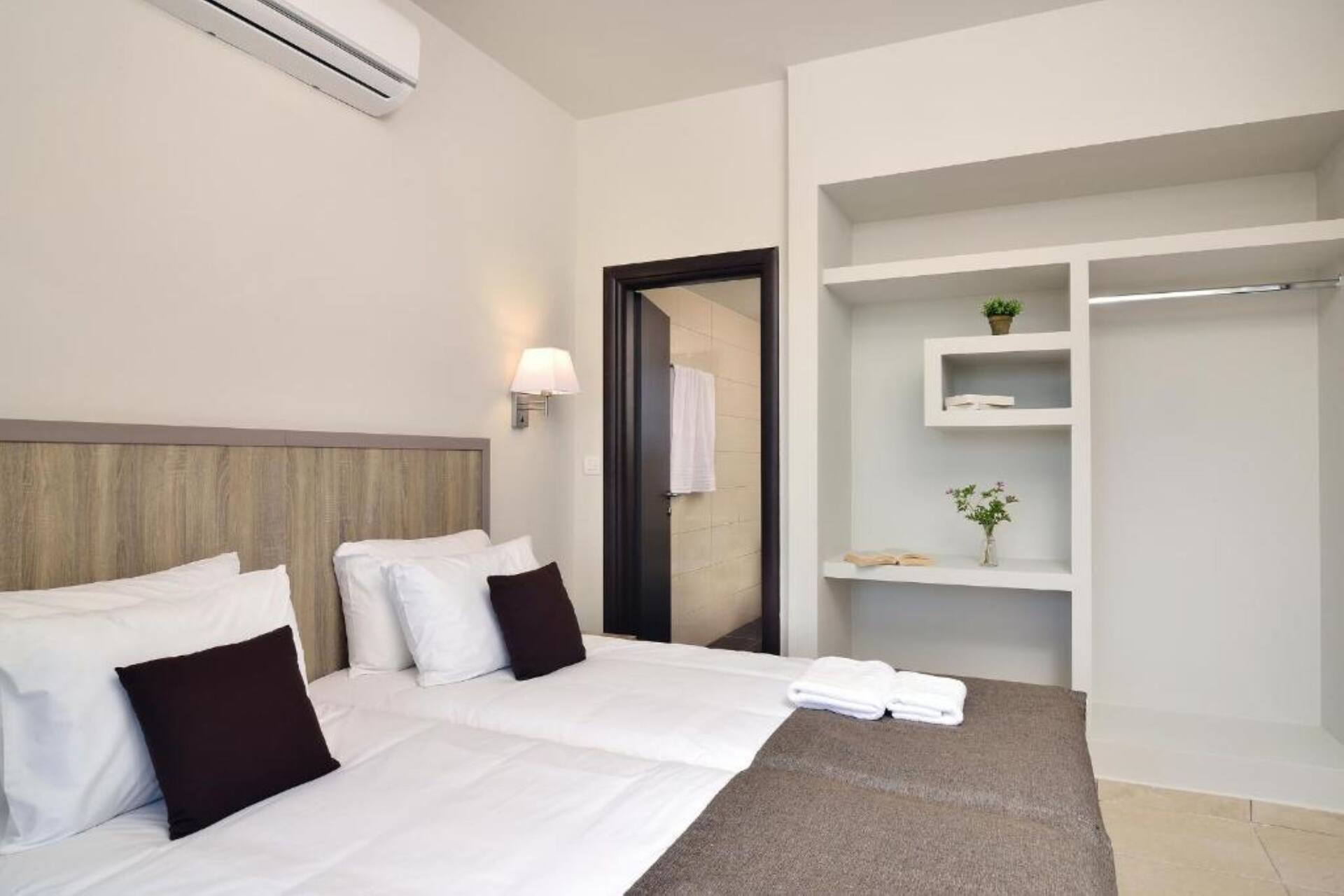 <p>Kahden hengen huone</p>